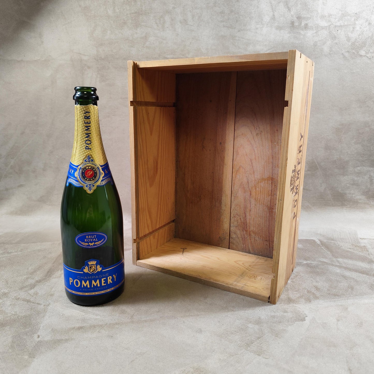 Caisse en bois pour bouteilles de Champagne Pommery Made in France Vintage 1980