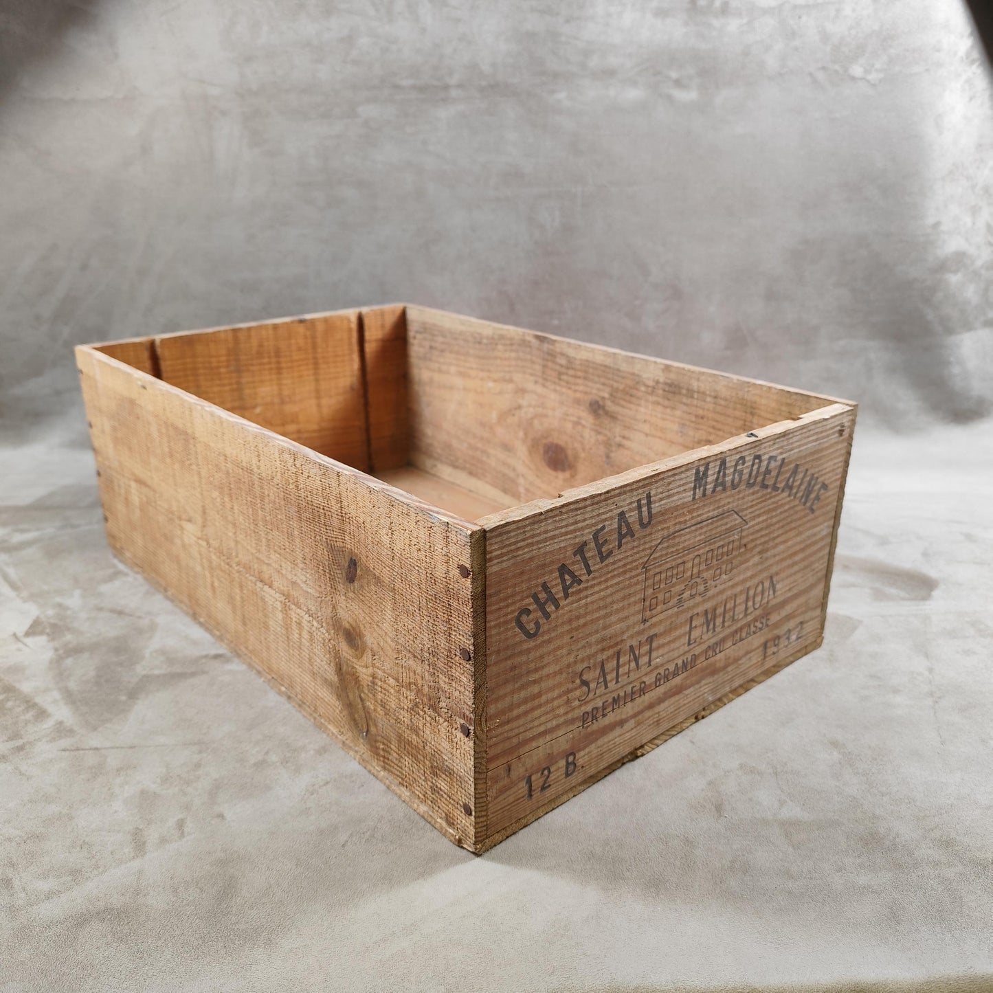 Caisse en bois pour bouteille de vin Chateau Magdelaine Saint Emilion Made in France Vintage 1980
