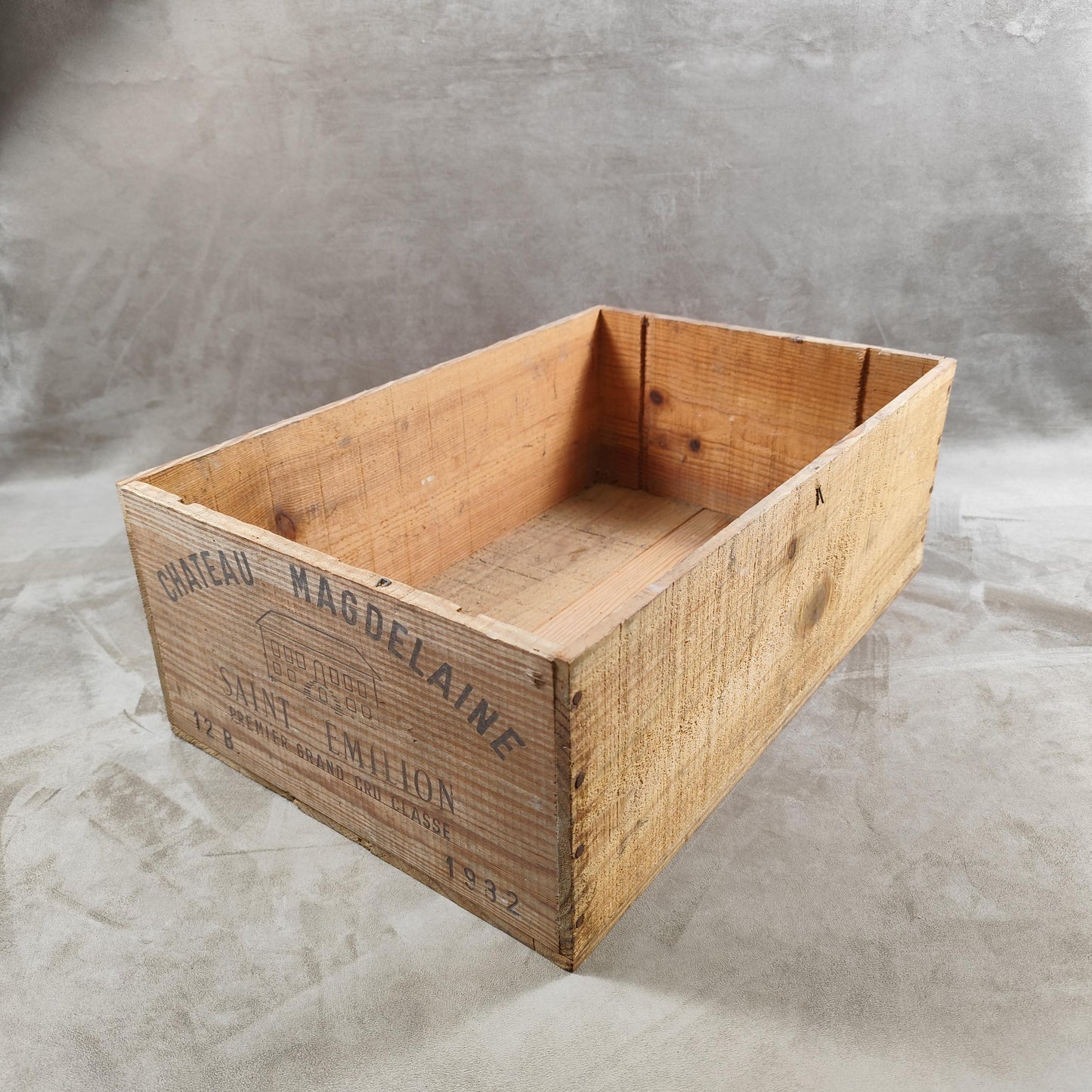 Caisse en bois pour bouteille de vin Chateau Magdelaine Saint Emilion Made in France Vintage 1980