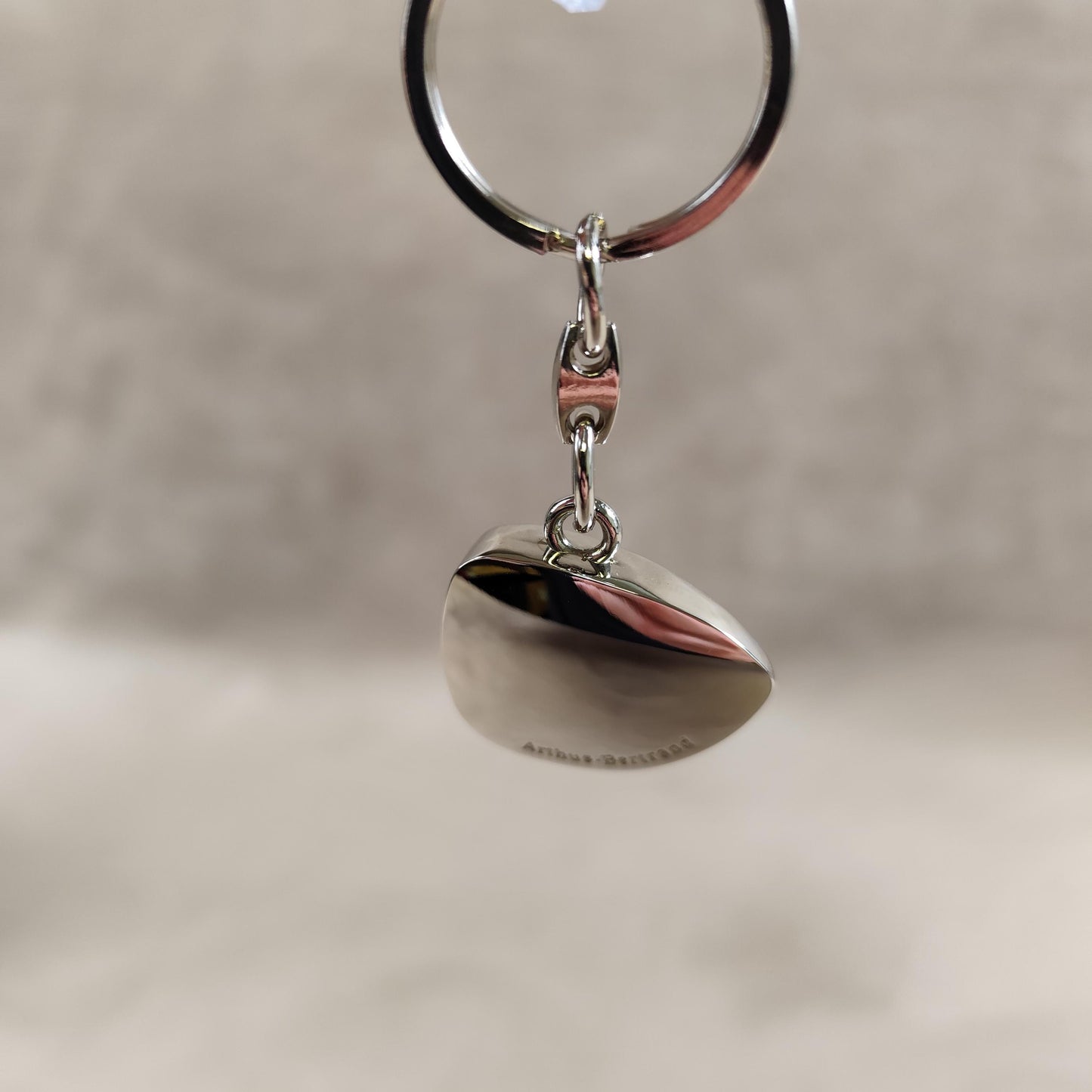 Porte clés en Métal Champagne Dom Ruinart par Arthus Bertrand Made in France Vintage 1980