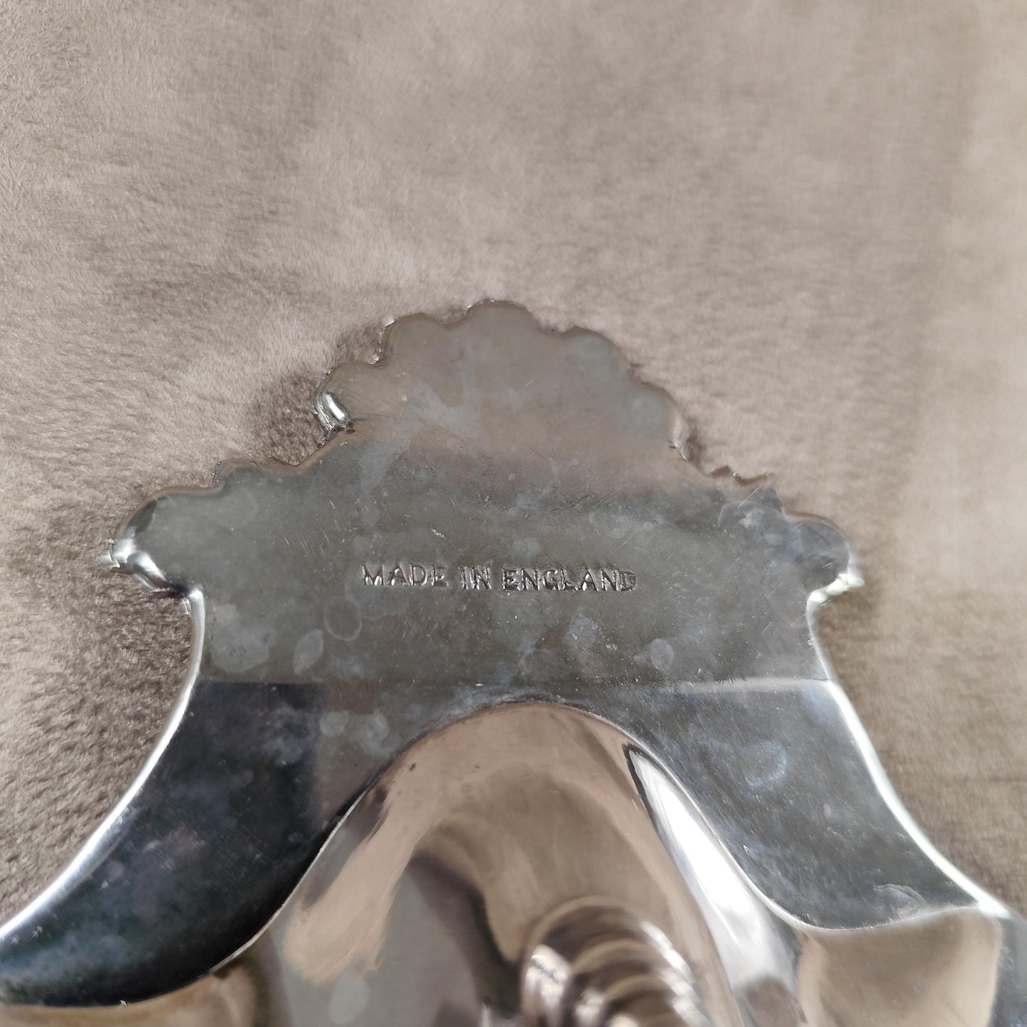 Porte savon ou vide poche en métal argenté en forme de coquillage Made in England Années 1960