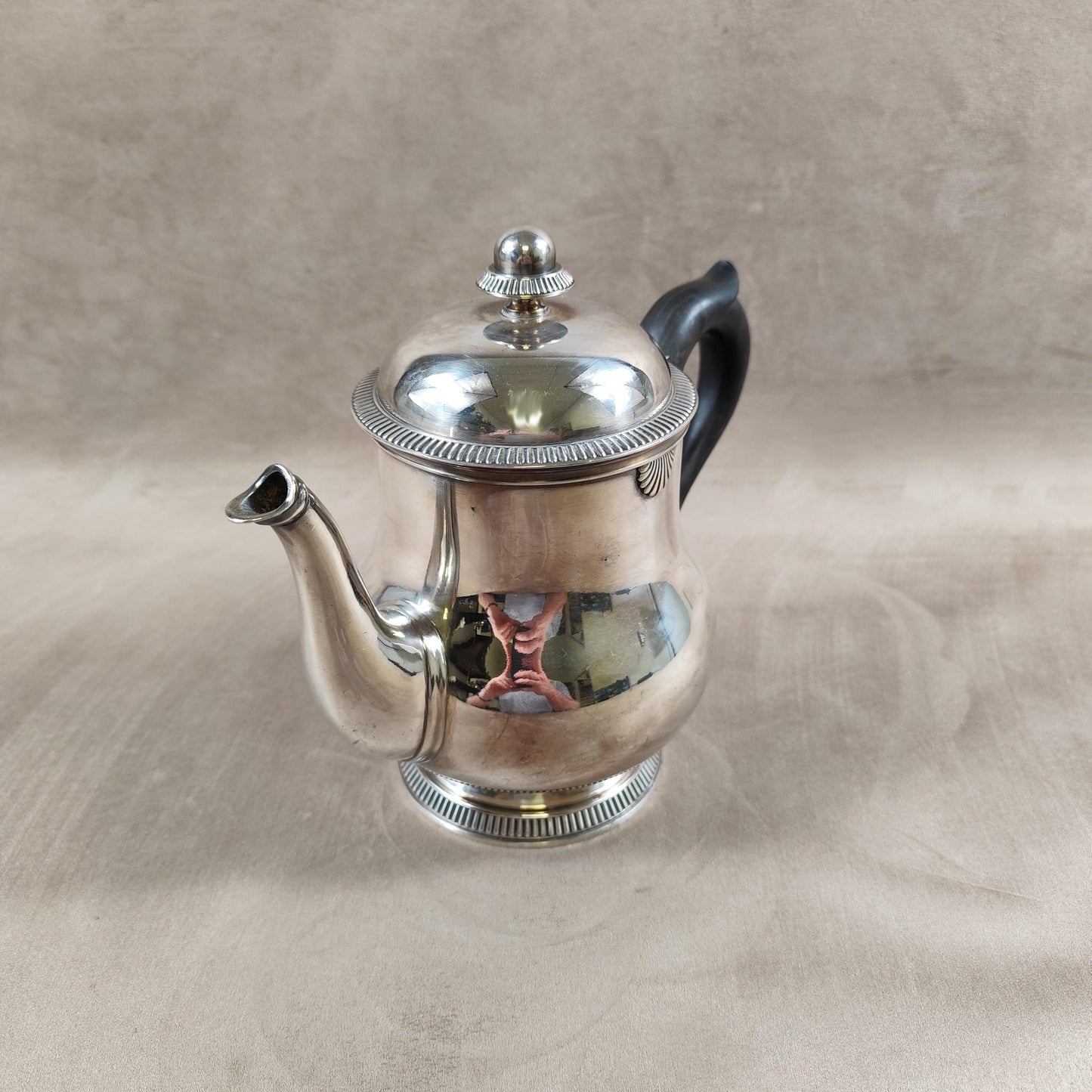 Théière Ercuis en métal argenté et manche en ebene Made in France 1900
