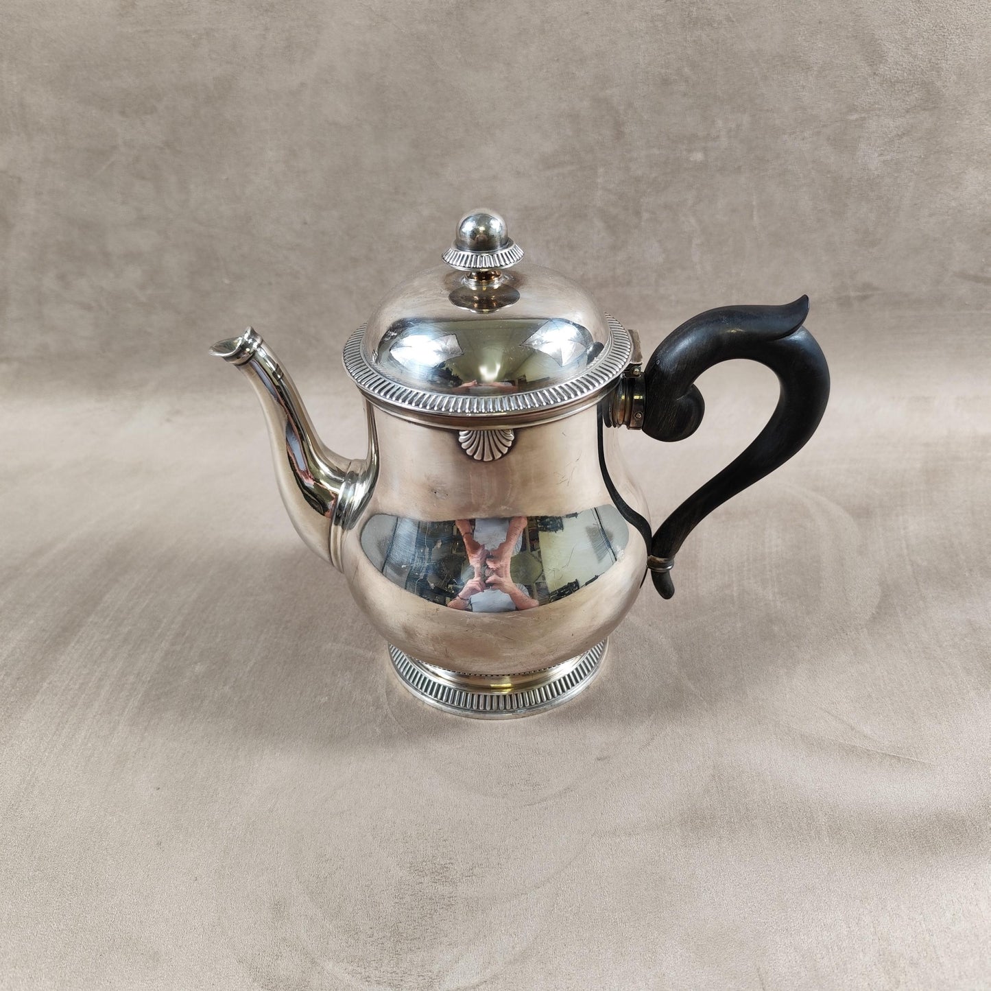 Théière Ercuis en métal argenté et manche en ebene Made in France 1900