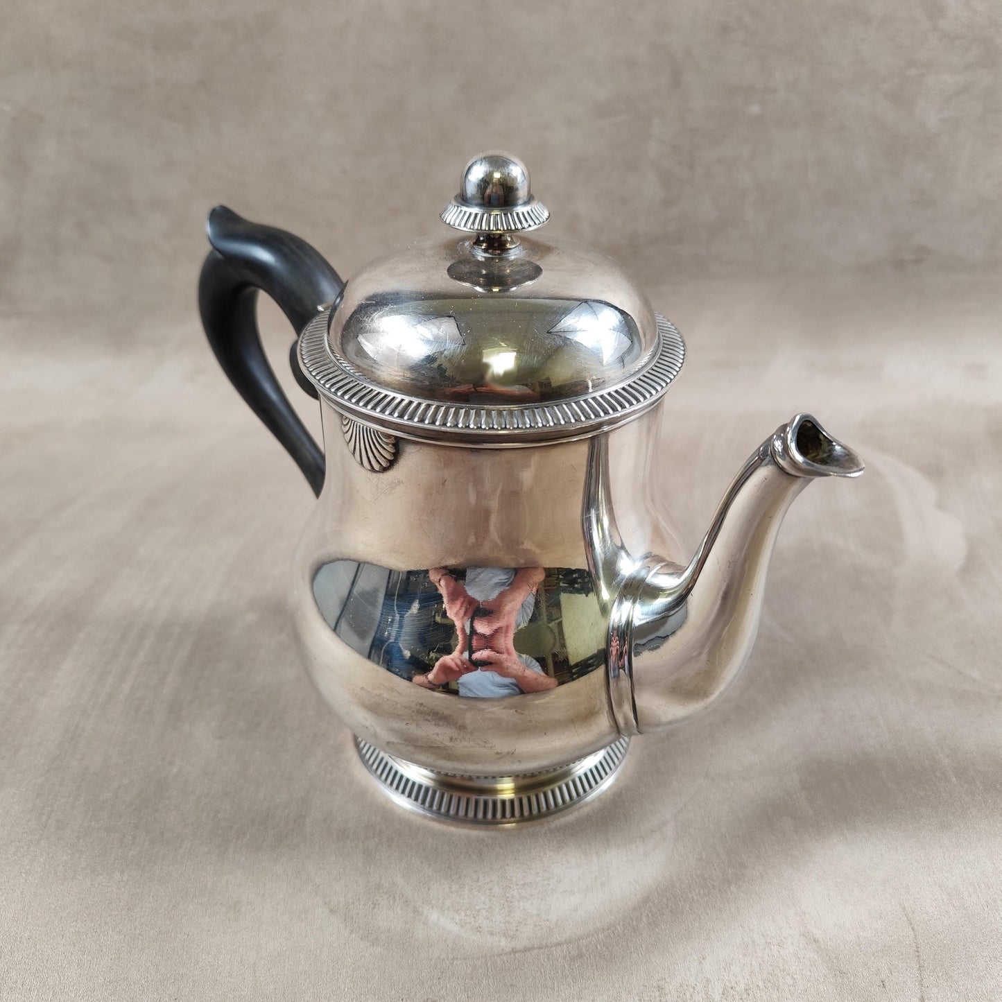 Théière Ercuis en métal argenté et manche en ebene Made in France 1900