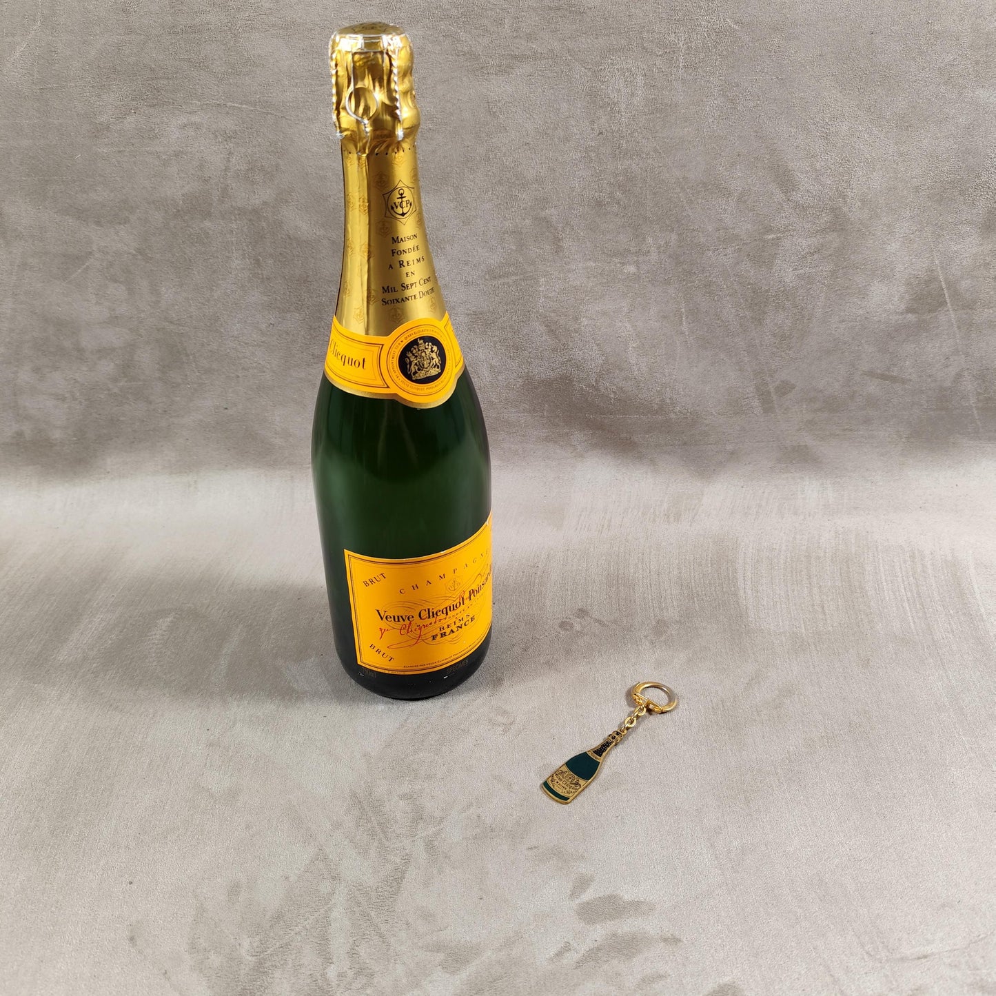 Porte clés Veuve Clicquot en acier Made in France Années 1980