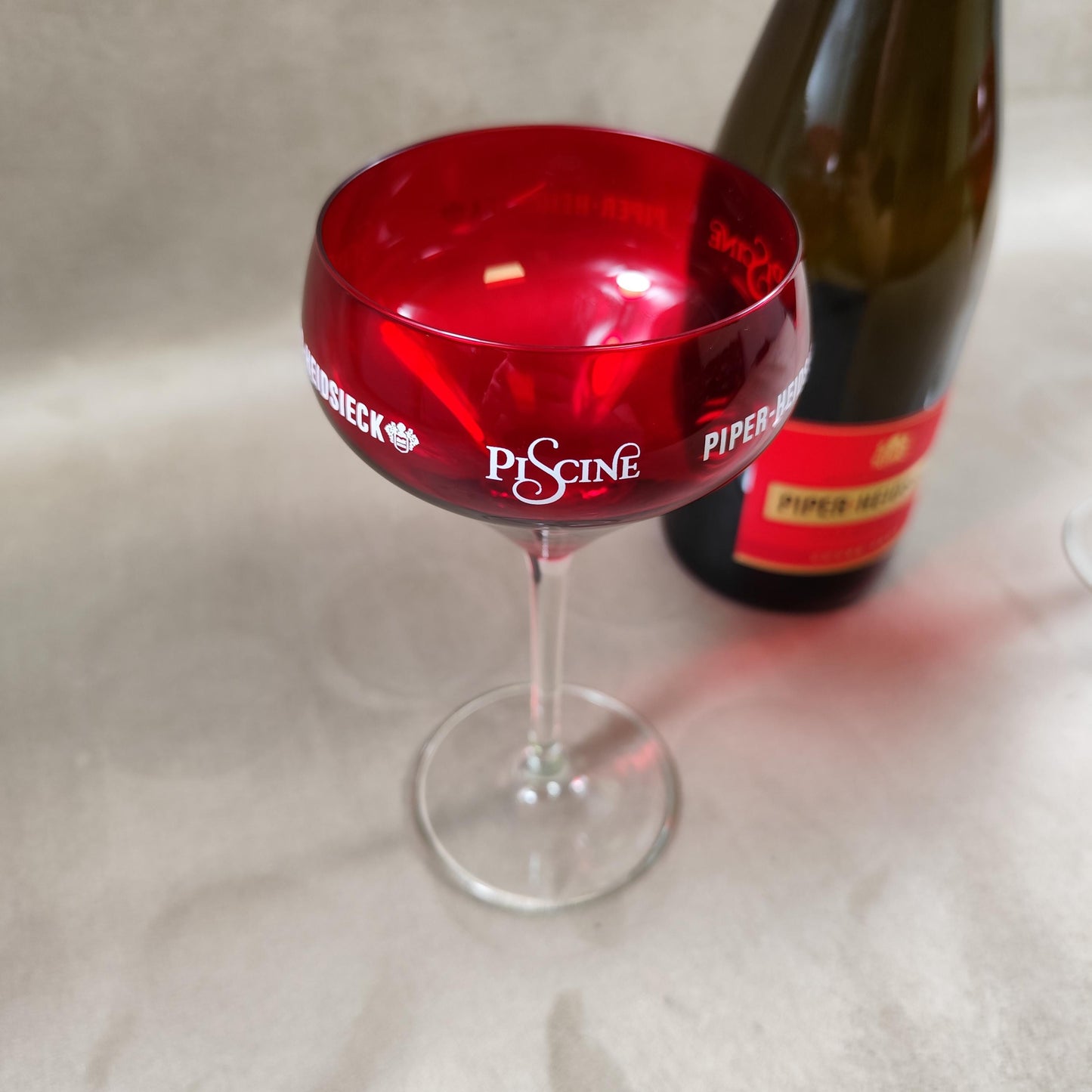 Lot de 2 flûtes piscine en verre rouge Champagne Piper-Heidsieck Made in France Vintage 2000