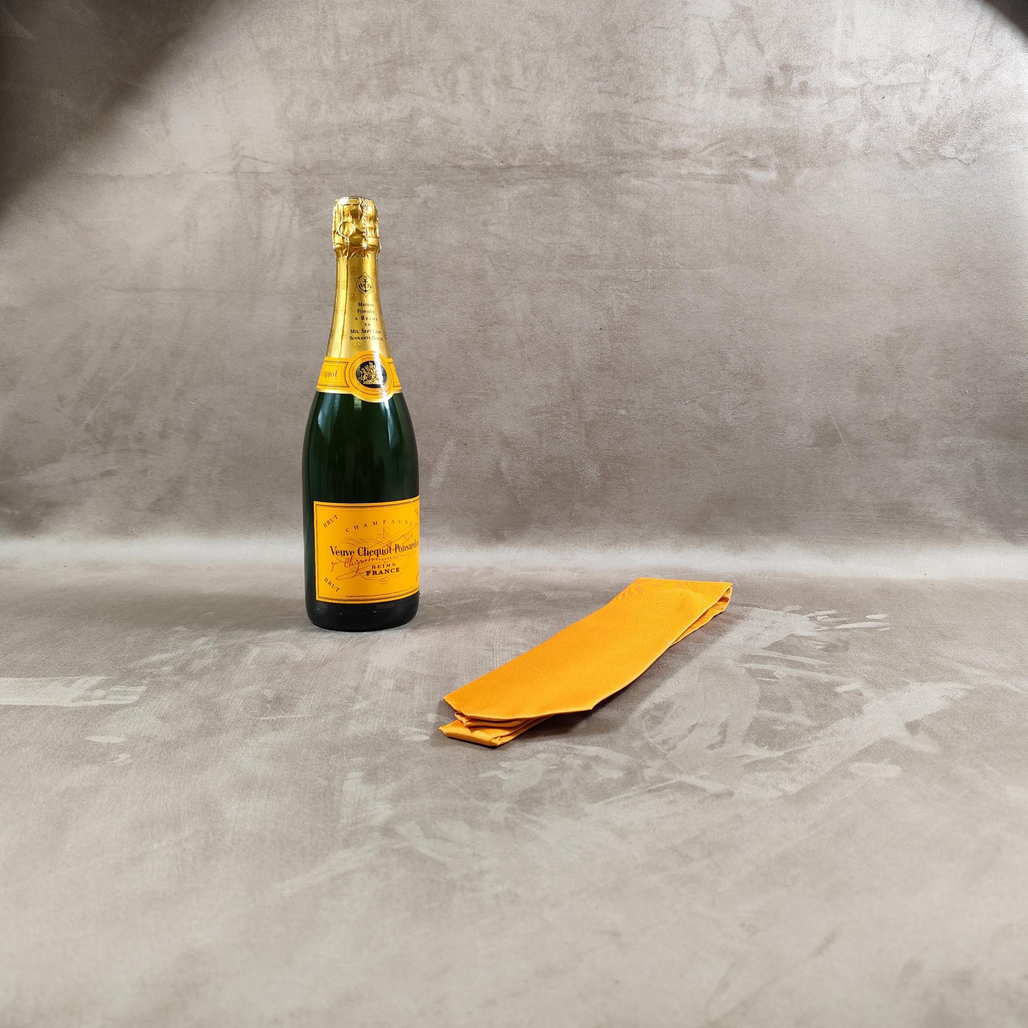 RARE Cravate en soie champagne Veuve Clicquot Ponsardin vintage neuve et emballé Made in France