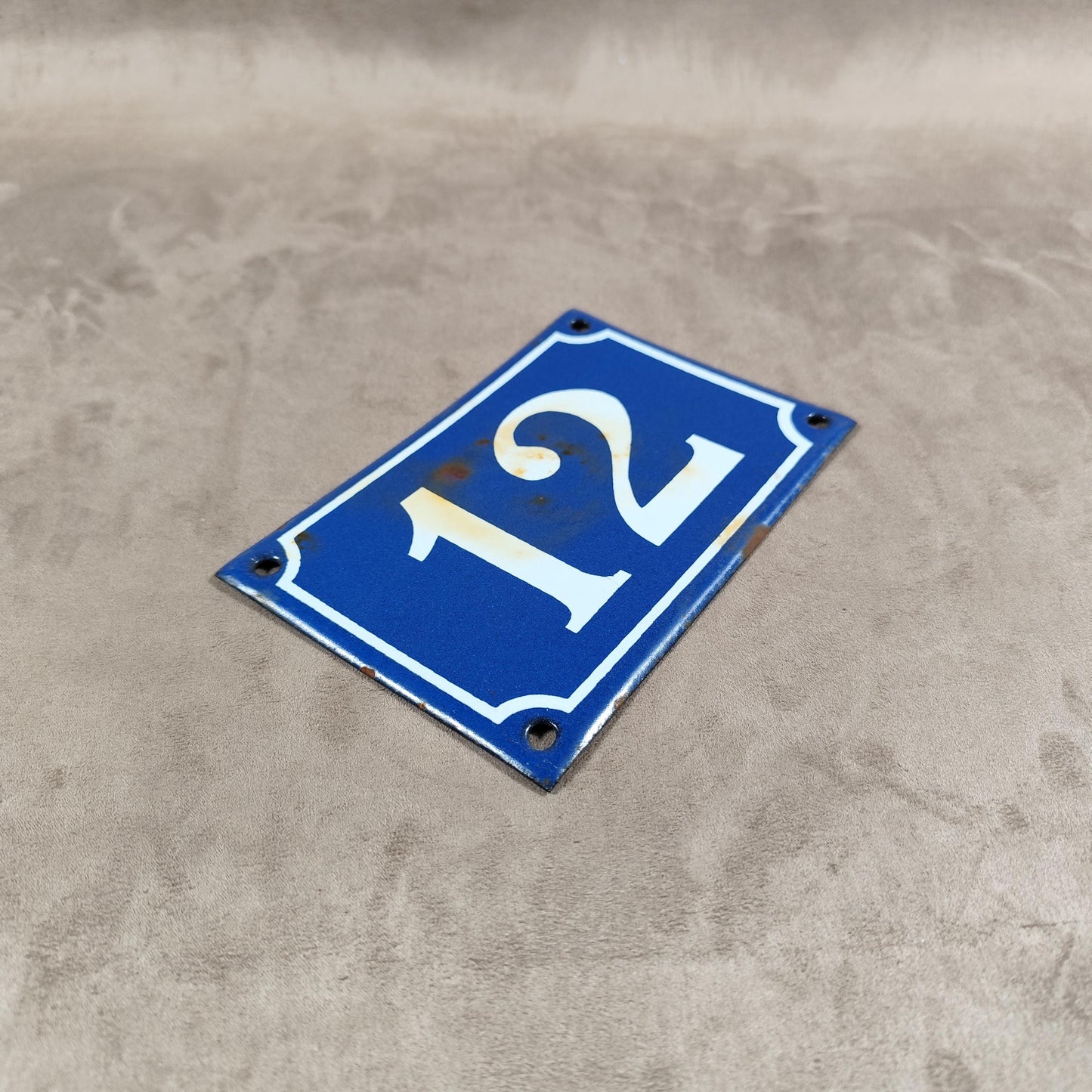 RARE Plaque de rue de ville Française Numéro 12 en tôle émaillée bleue, Made in France, Vintage 1950