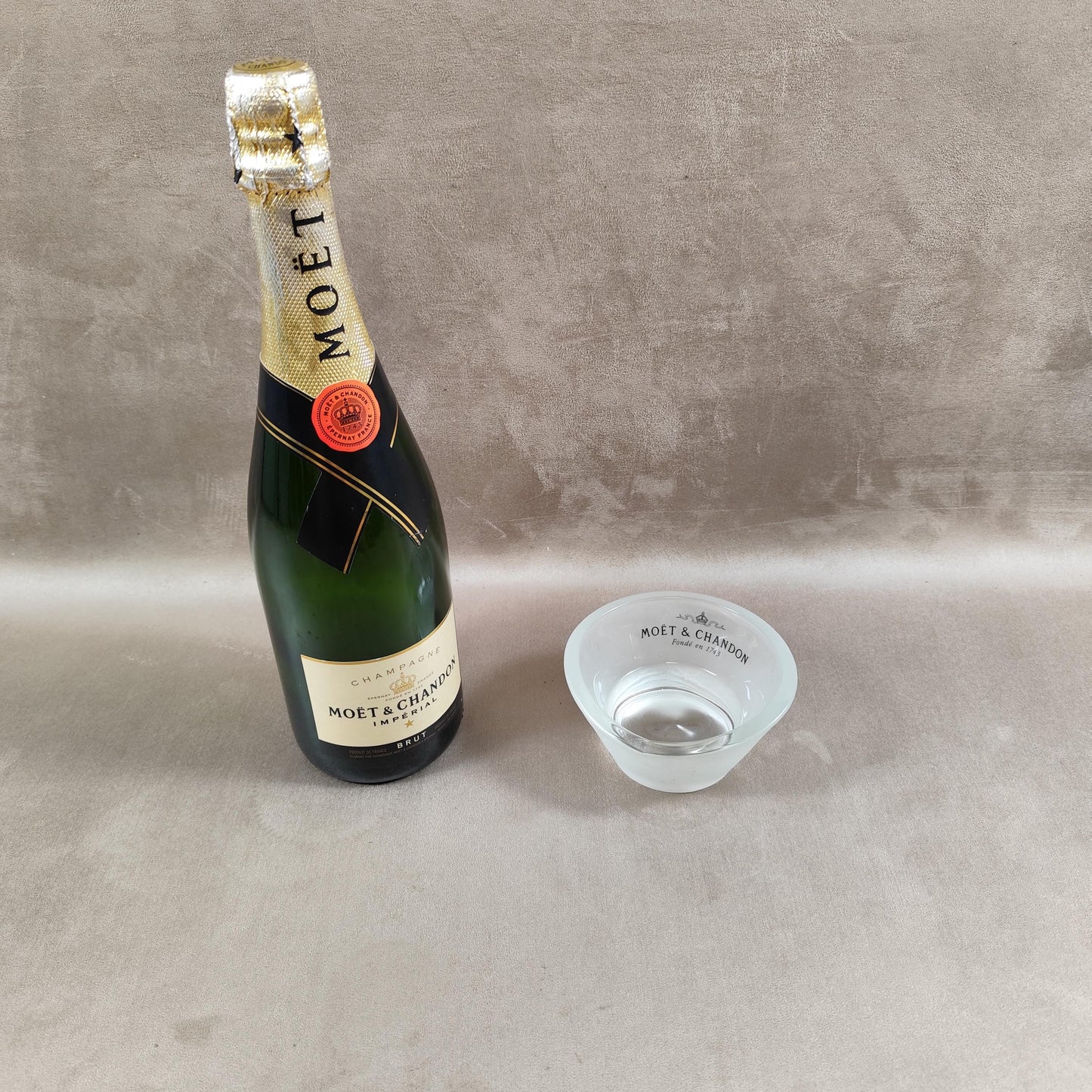 Cendrier Publicitaire Champagne Moët & Chandon en verre Made in France Vintage 1980