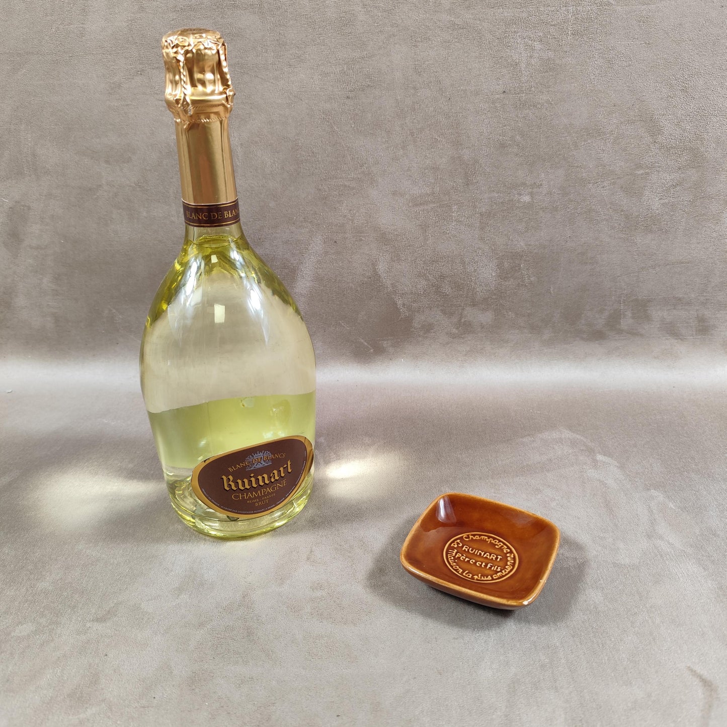 Cendrier publicitaire Champagne Ruinart en céramique marron Made in France Vintage 1960