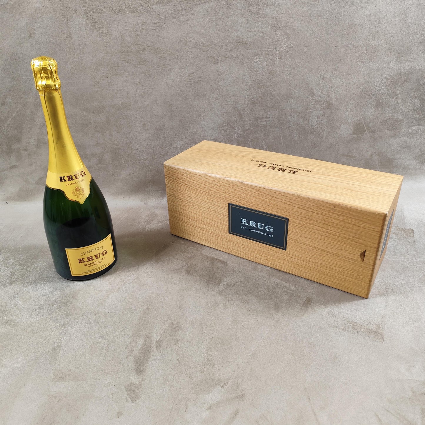 Caisse en bois de champagne Krug Made in France Années 1980