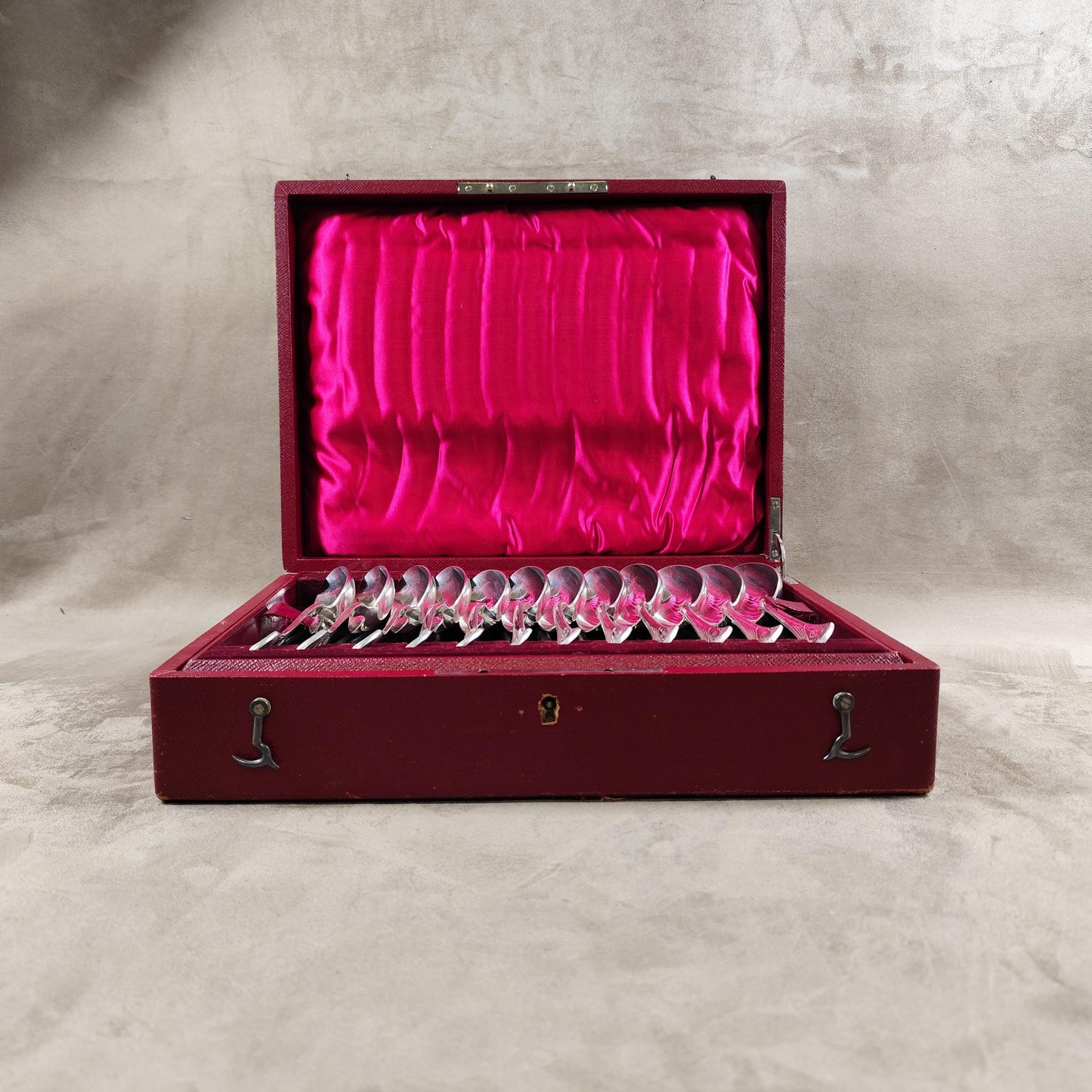 VERY RARE Magnifique ménagère Christofle Art Nouveau en métal argenté pour 12 personnes 36 pièces en écrin de cuir XIXe siècle