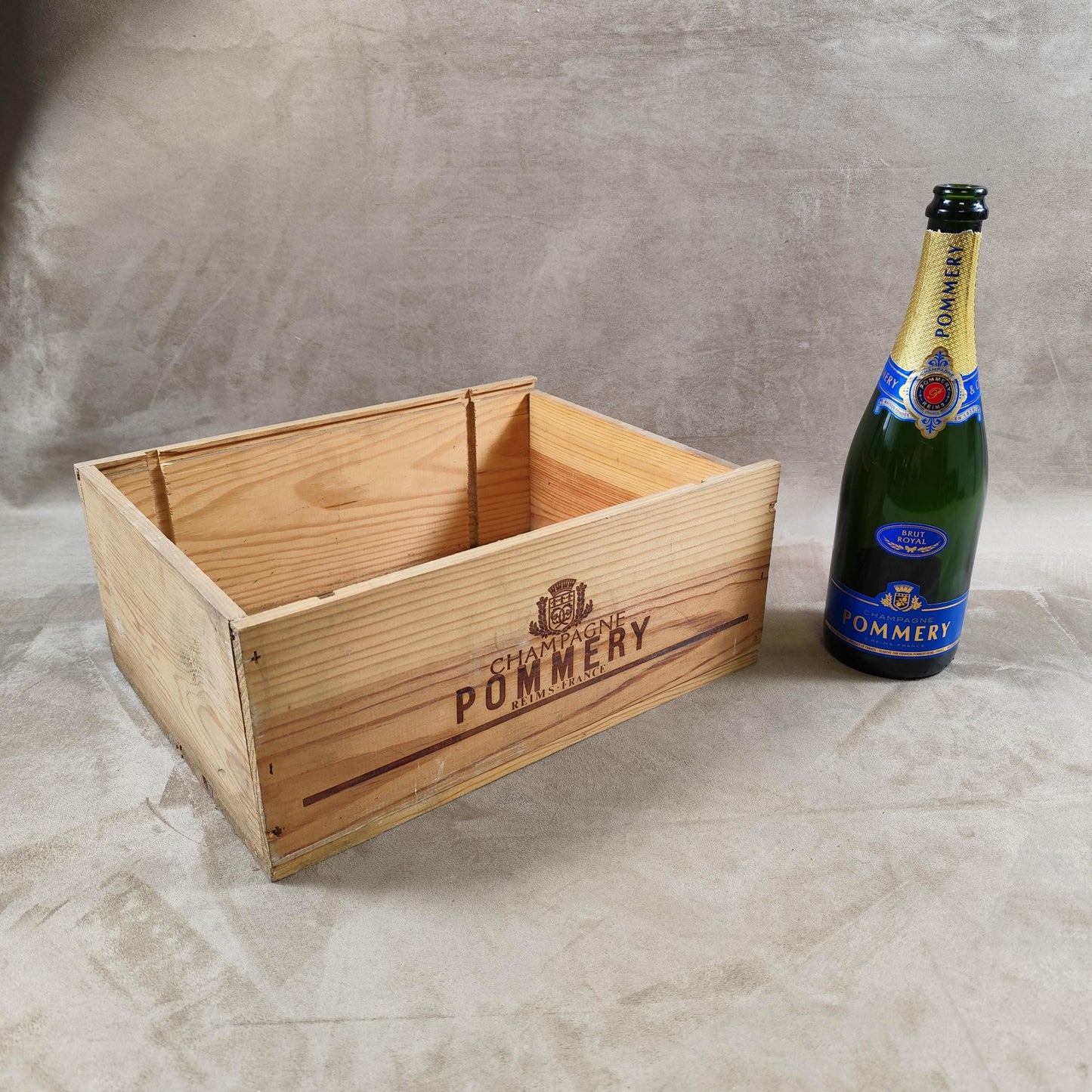 Caisse en bois pour bouteilles de Champagne Pommery Made in France Vintage 1980