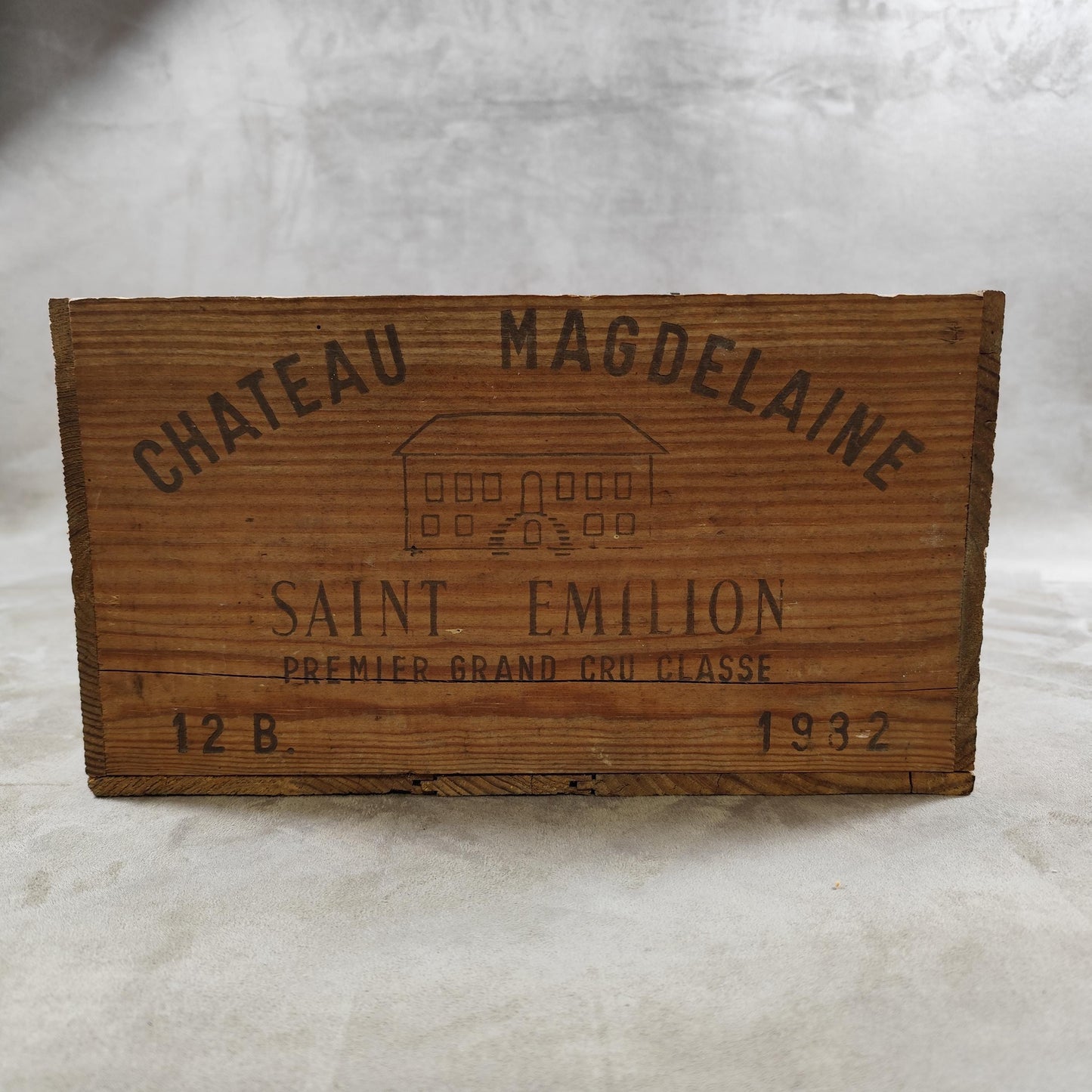Caisse en bois pour bouteille de vin Chateau Magdelaine Saint Emilion Made in France Vintage 1980