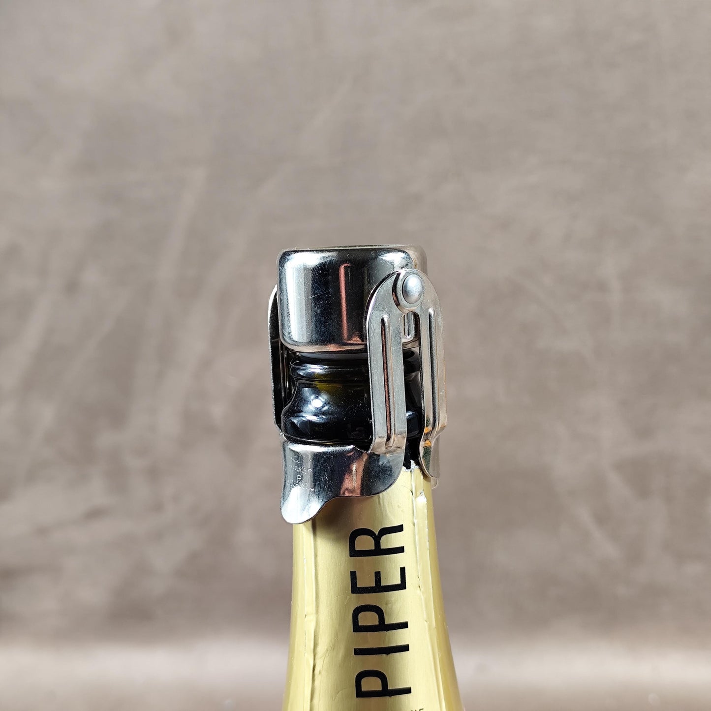 Bouchon stoppeur en métal pour bouteille de Champagne Piper-Heidsieck Made in France Vintage 1980