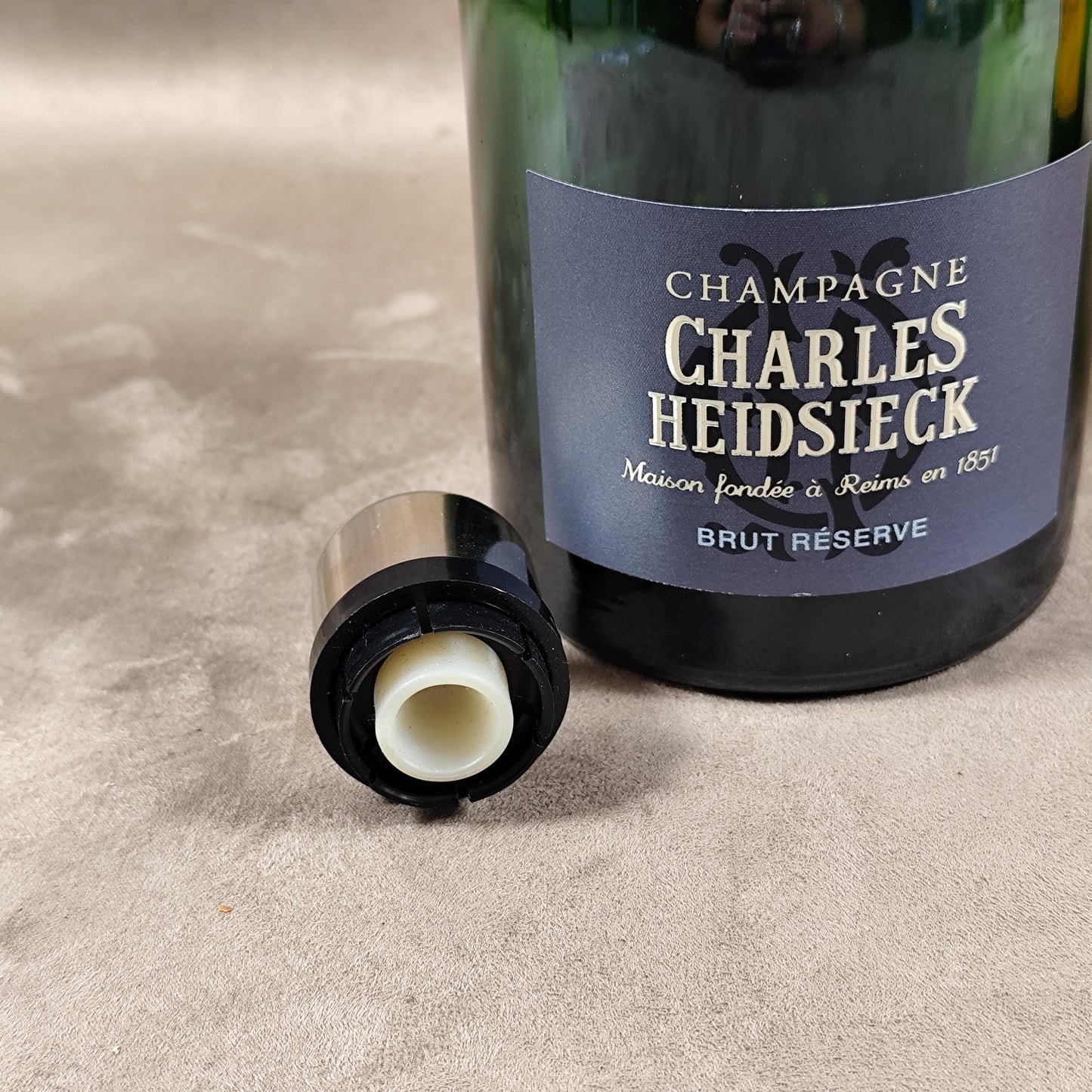 Bouchon stoppeur en métal pour bouteille de Champagne Charles Heidsieck Made in France Vintage 1990