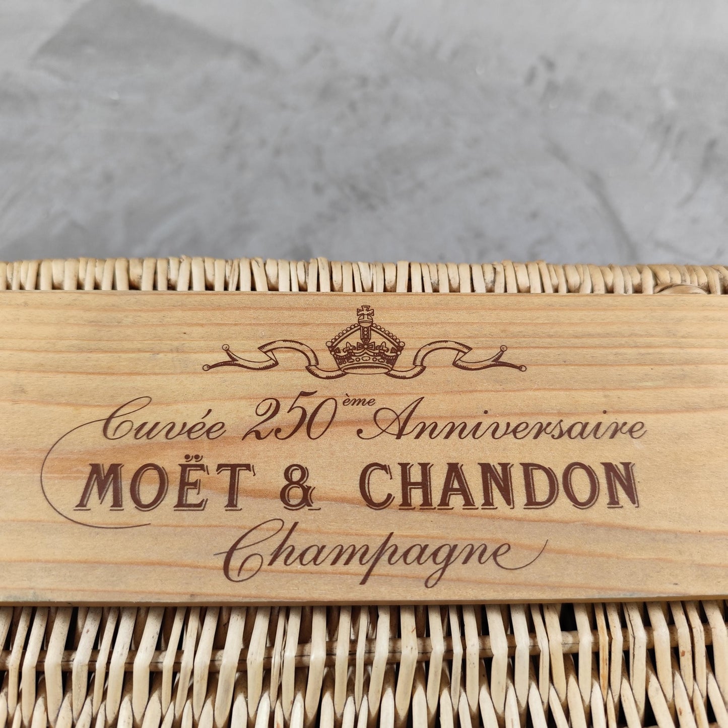 Caisse en osier champagne Moet & Chandon 250ème anniversaire Made in France Vintage 1980