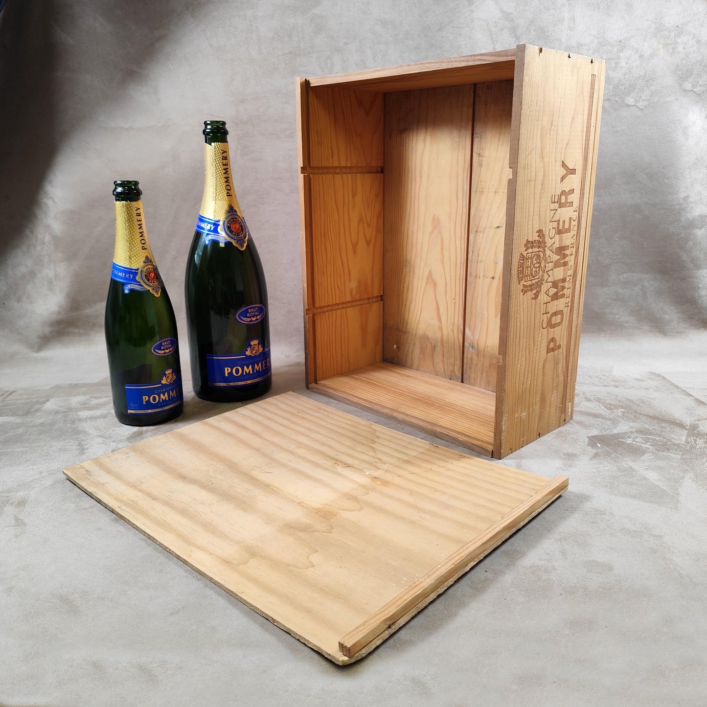 Caisse en bois pour 3 Magnums de Champagne Pommery Made in France Vintage 1980