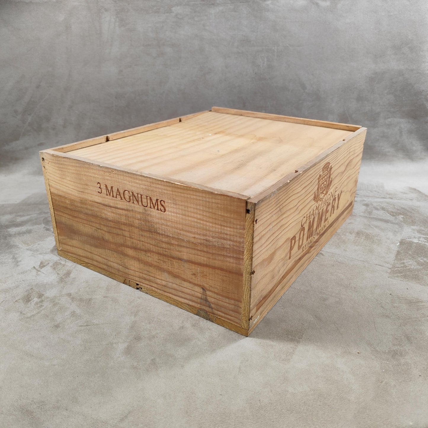 Caisse en bois pour 3 Magnums de Champagne Pommery Made in France Vintage 1980