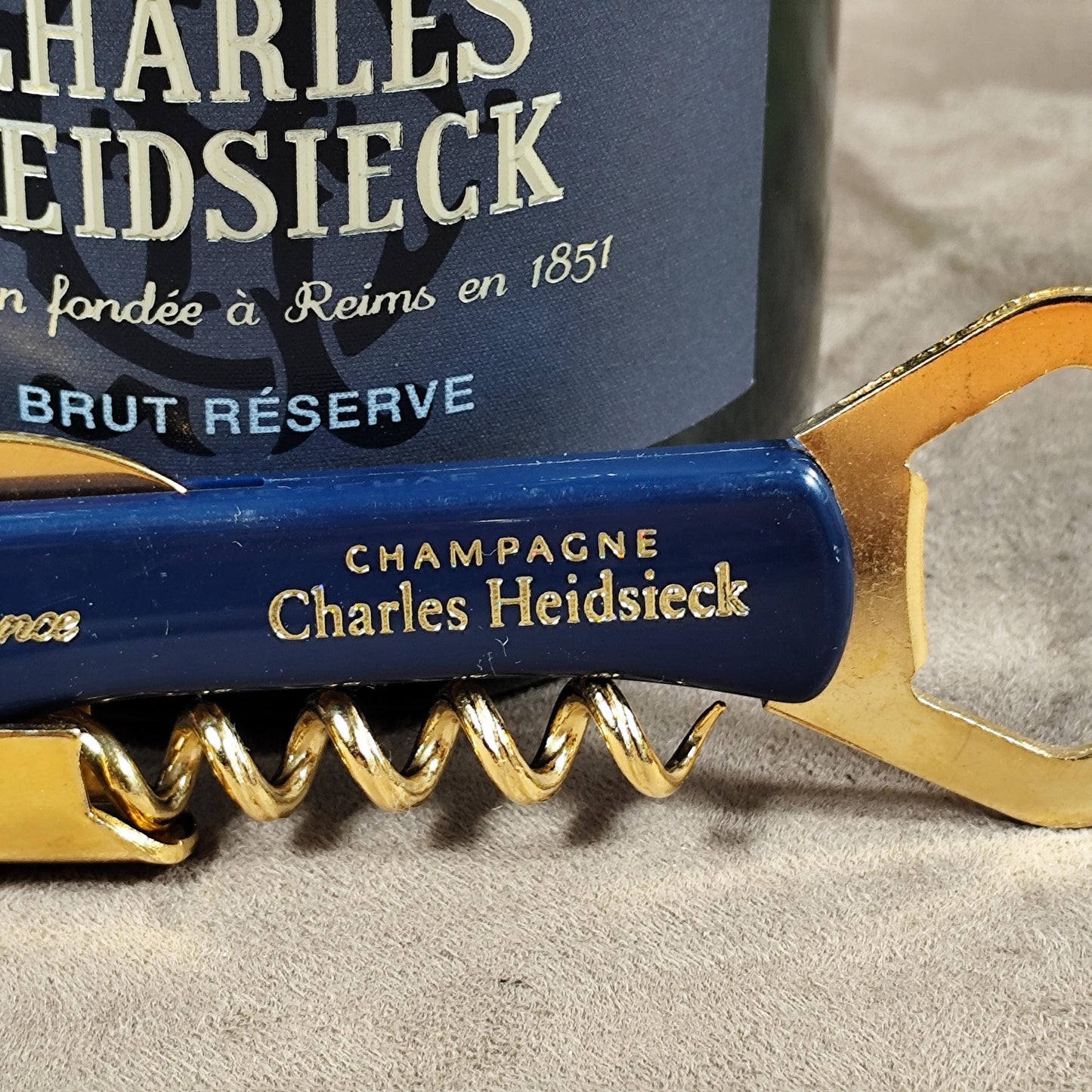 Décapsuleur, Tire-bouchon Champagne Charles Heidsieck en plastique bleu Made in France Vintage 1980