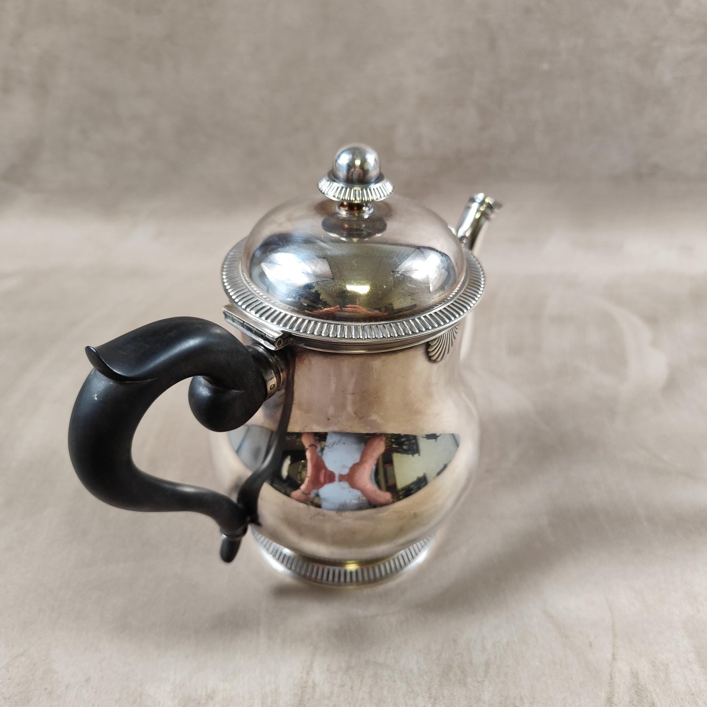 Théière Ercuis en métal argenté et manche en ebene Made in France 1900