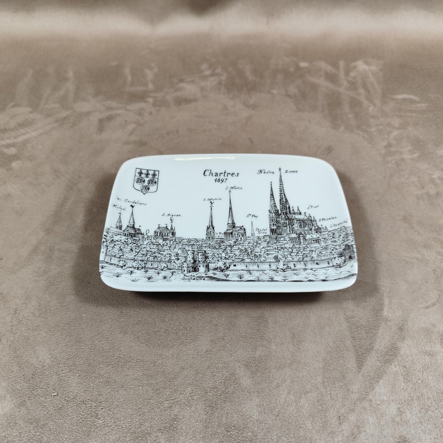 Cendrier Ville de Chartres 1697 création Mary en porcelaine de Limoges Made in France Vintage 1970
