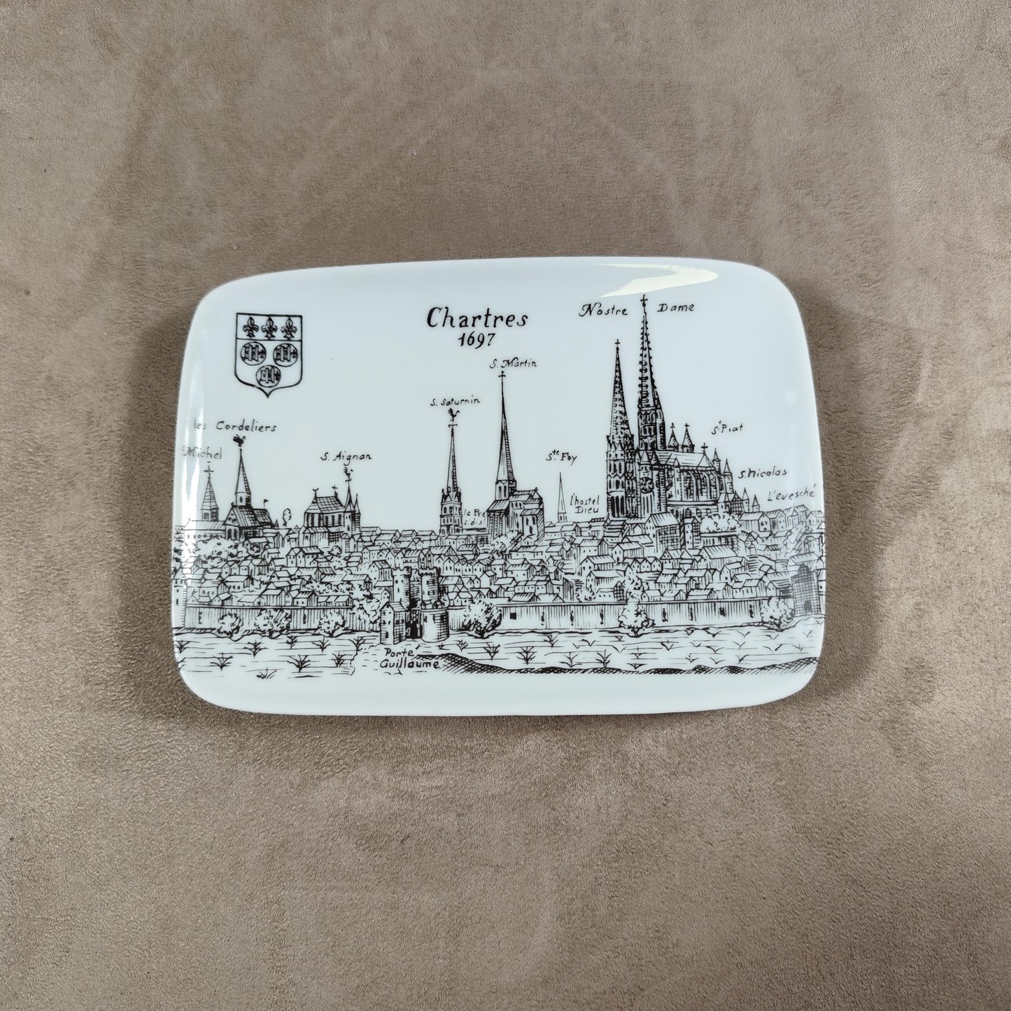 Cendrier Ville de Chartres 1697 création Mary en porcelaine de Limoges Made in France Vintage 1970