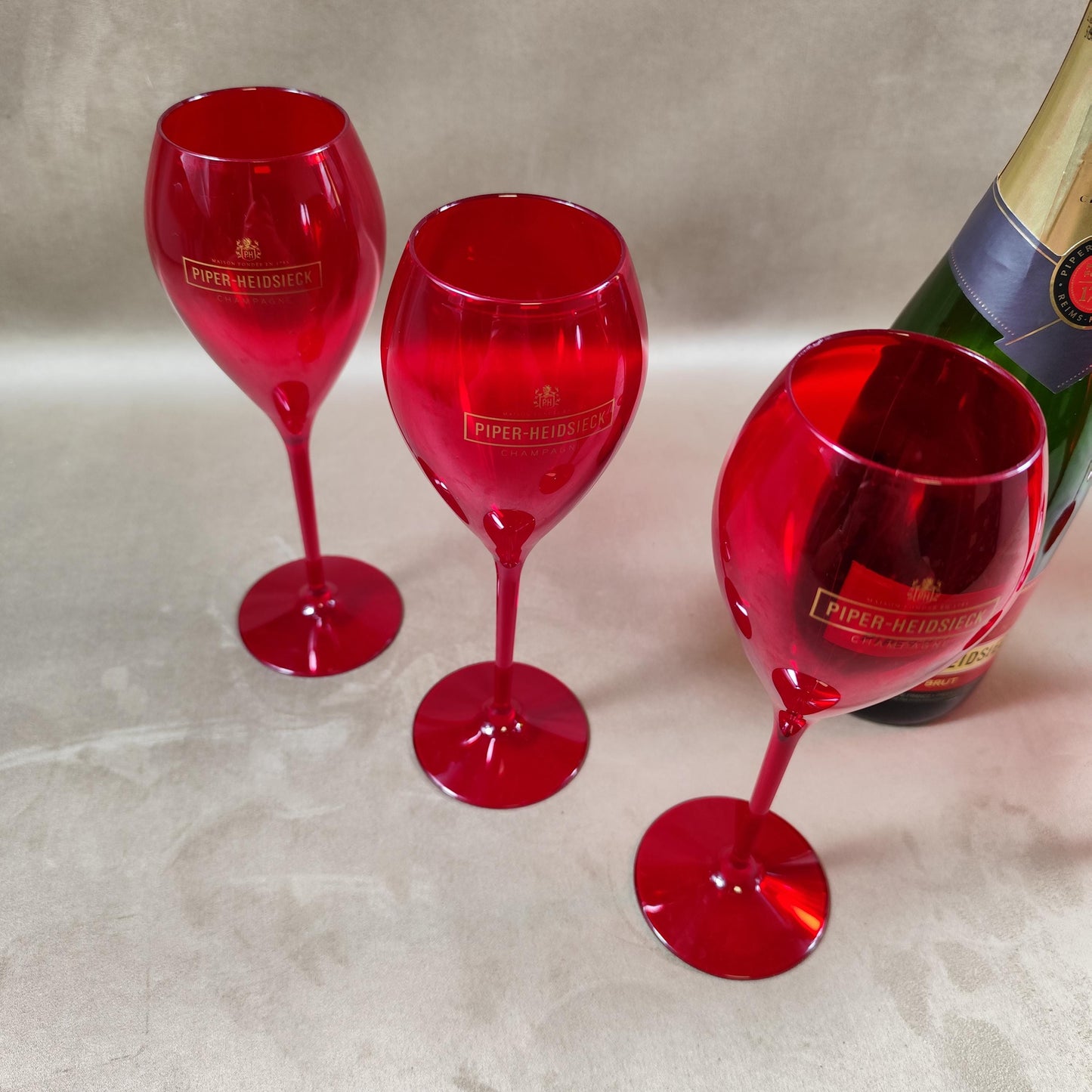 Lot de 6 flûtes à Champagne Piper-Heidsieck en plexiglas rouge Made in France Vintage 1980