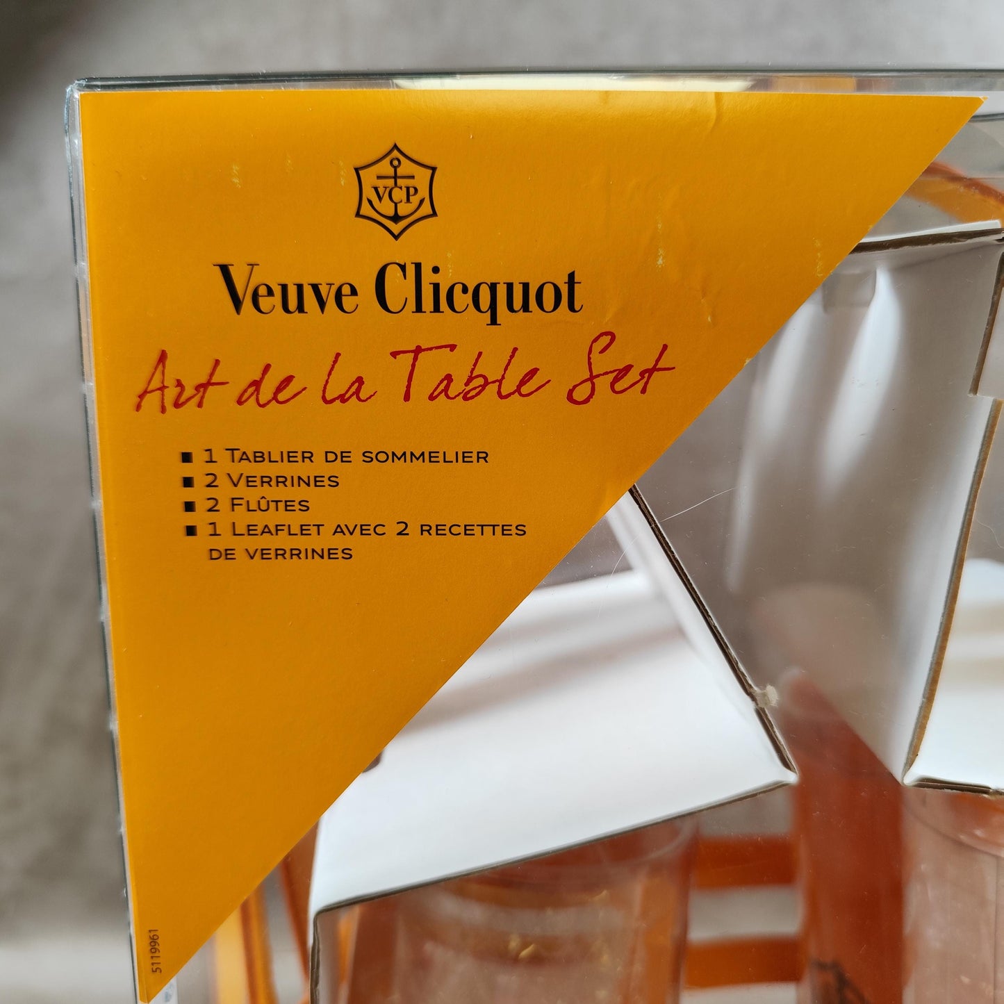 RARE "Yellow basket" Champagne Veuve Clicquot Flutes Trendy Verrines Tablier Made in France Vintage 2000