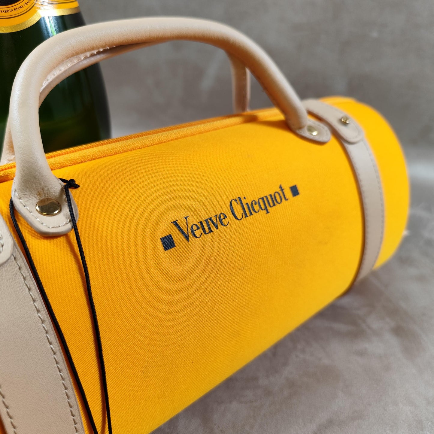 Sac Veuve Clicquot pour demi bouteille de champagne Made in France Vintage 1990
