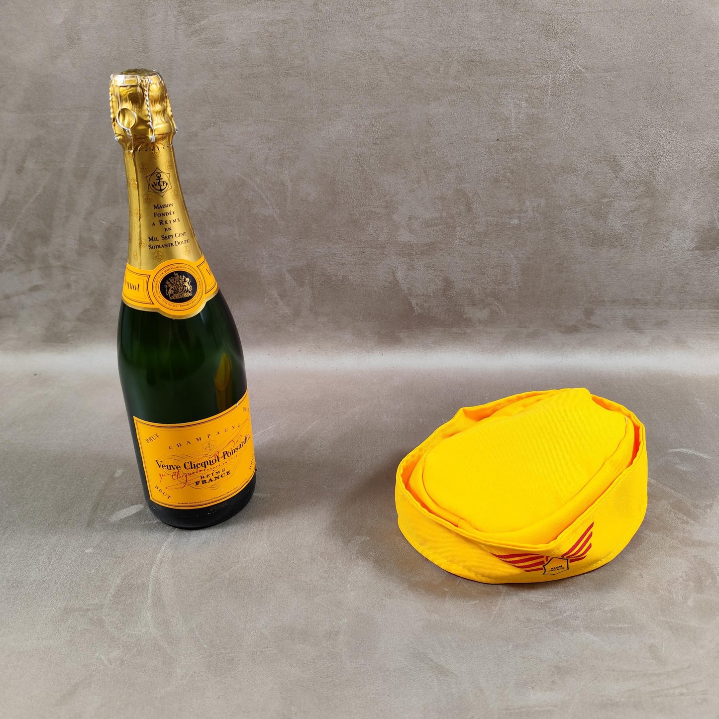RARE Calot hôtesse de l'air Champagne Veuve Clicquot soirée VIP unique spéciale aviation Vintage 1990