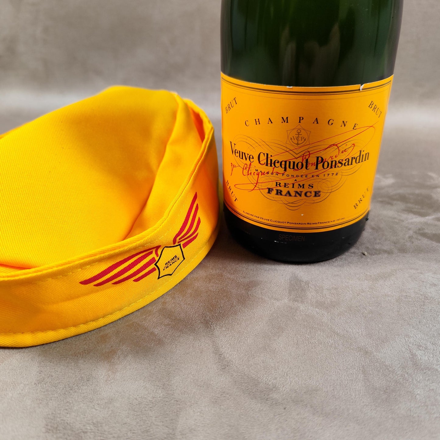 RARE Calot hôtesse de l'air Champagne Veuve Clicquot soirée VIP unique spéciale aviation Vintage 1990
