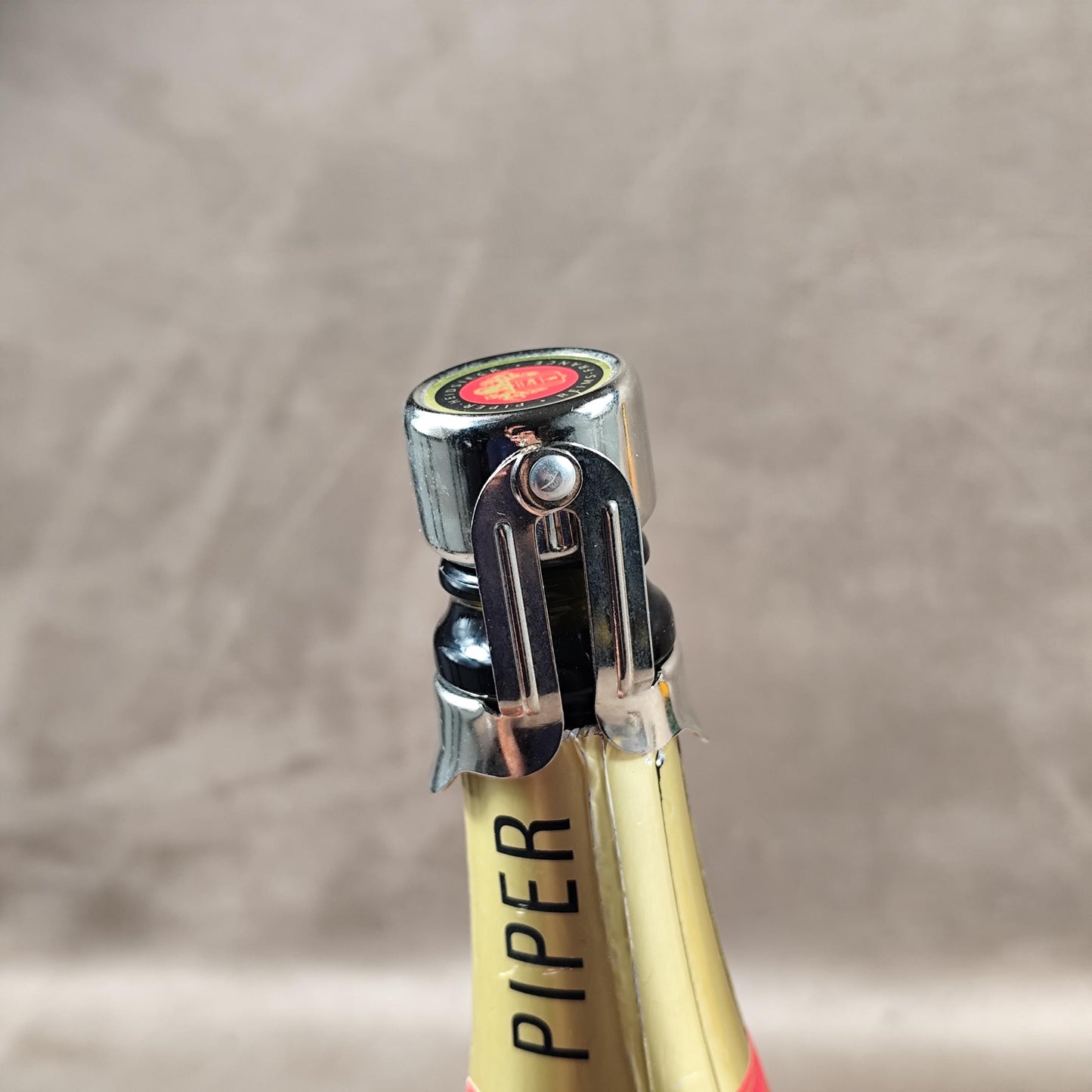 Bouchon stoppeur en métal pour bouteille de Champagne Piper-Heidsieck Made in France Vintage 1980