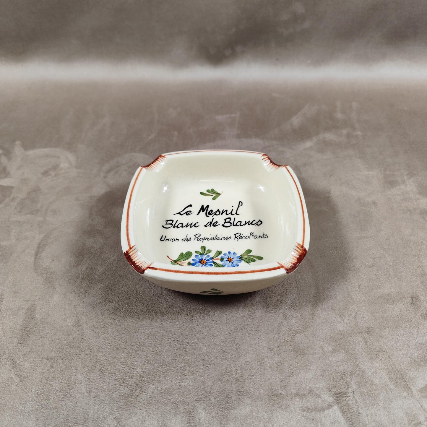 Cendrier Publicitaire Union des Propriétaires Récoltants Le Mesnil en faience Made in France 1970