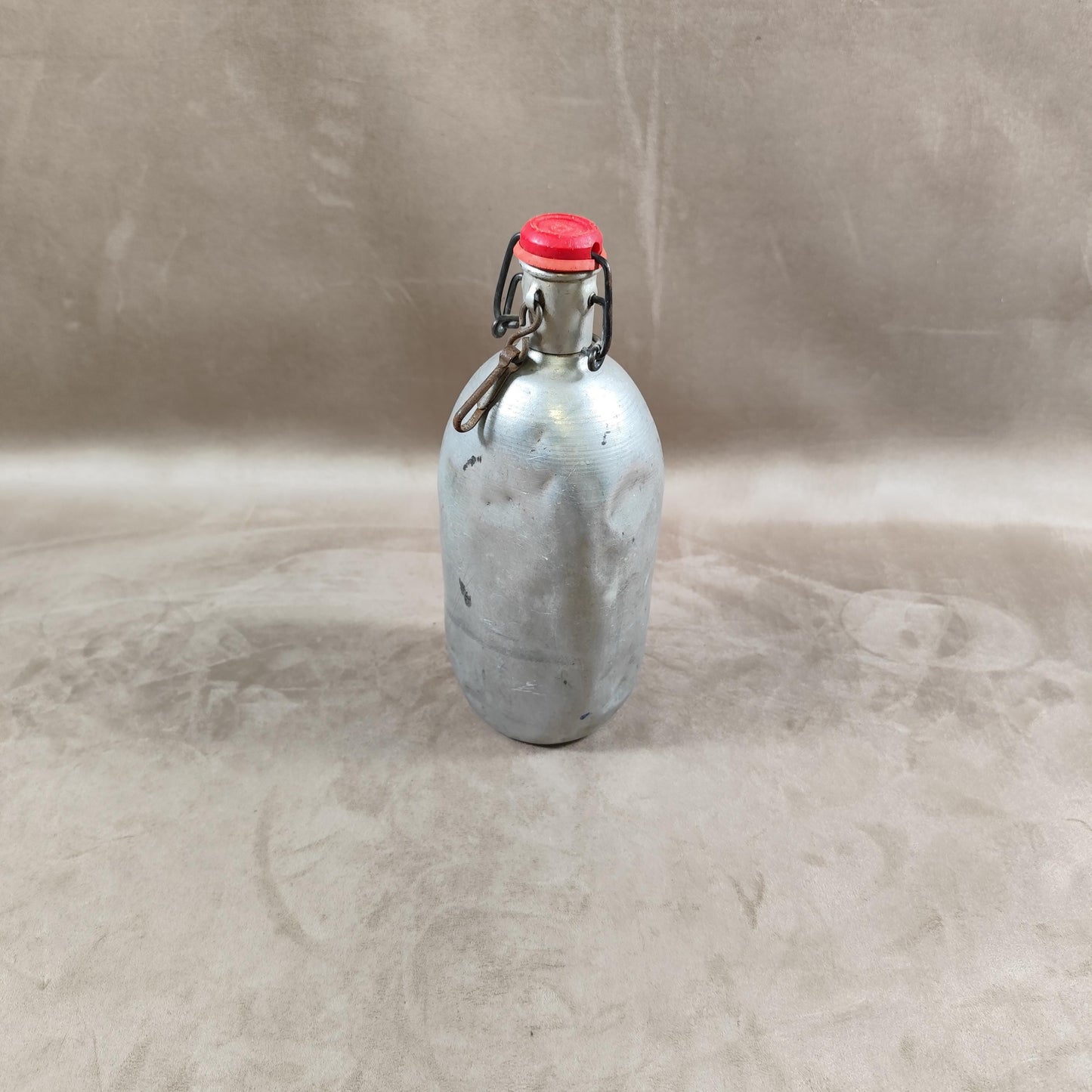 Gourde avec bouchon mécanique en aluminium Made in France Vintage 1960