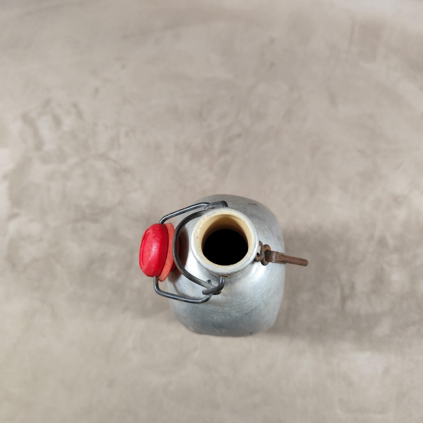 Gourde avec bouchon mécanique en aluminium Made in France Vintage 1960
