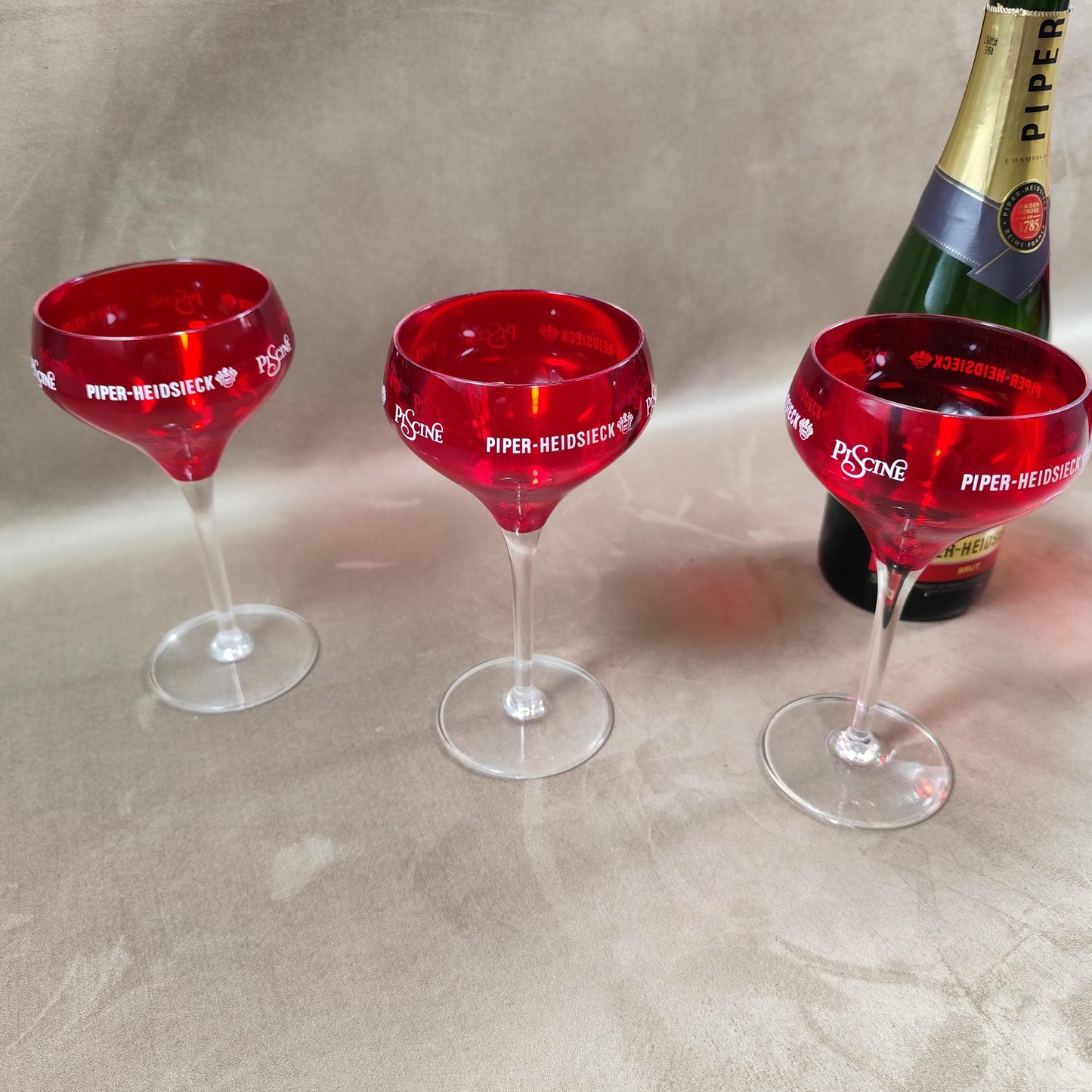 Lot de 6 flûtes piscine à Champagne Piper-Heidsieck en Plexiglas rouge Made in France Vintage 1980