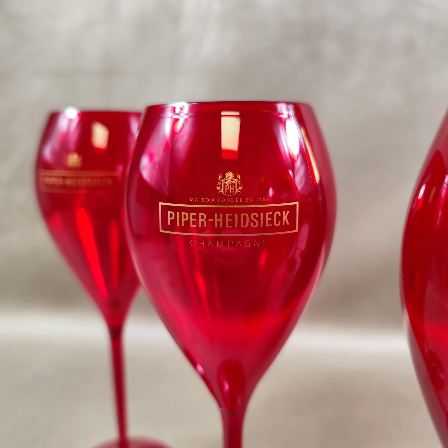 Lot de 6 flûtes à Champagne Piper-Heidsieck en plexiglas rouge Made in France Vintage 1980