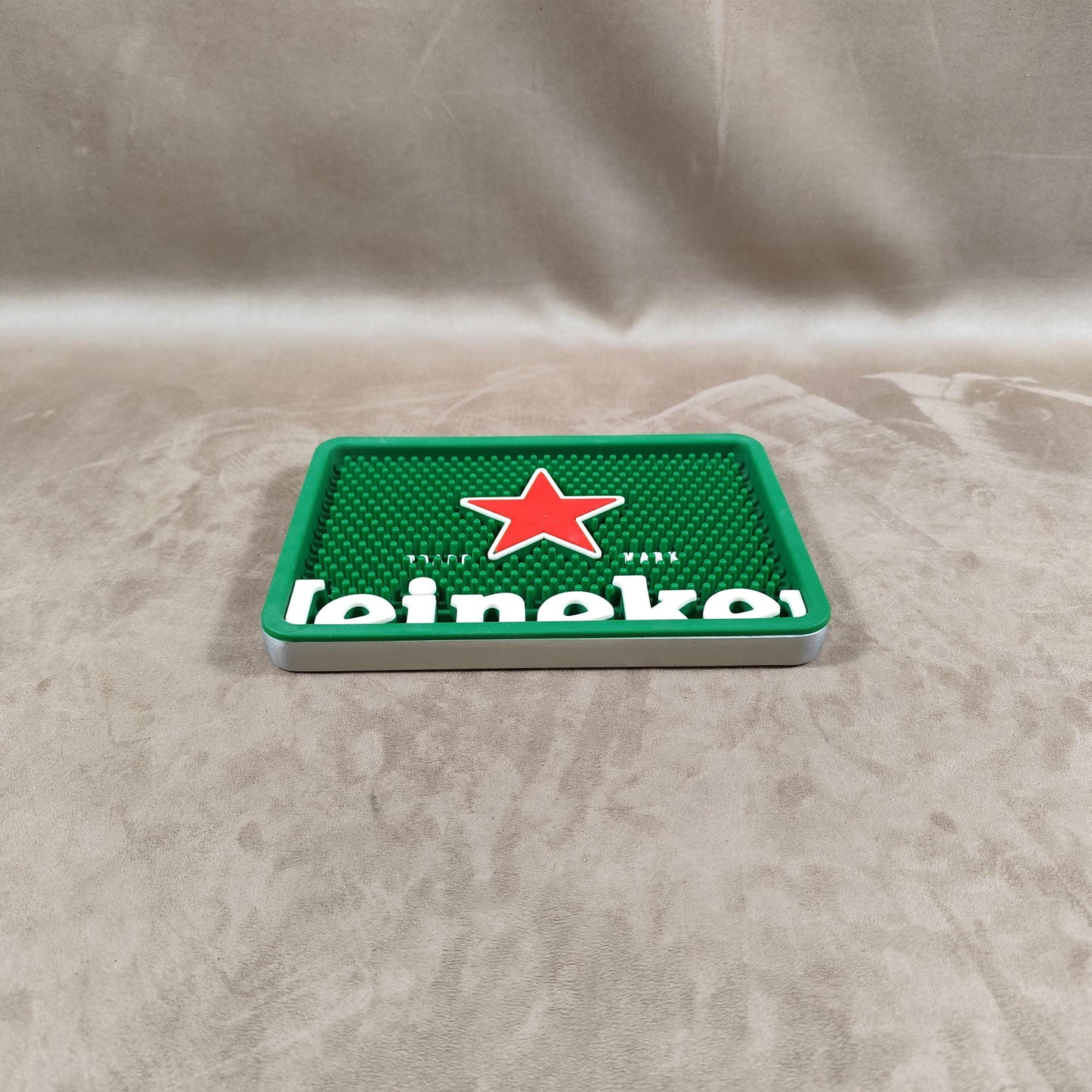 Tapis de bar HEINEKEN en plastique et aluminium Made in France Vintage 1980