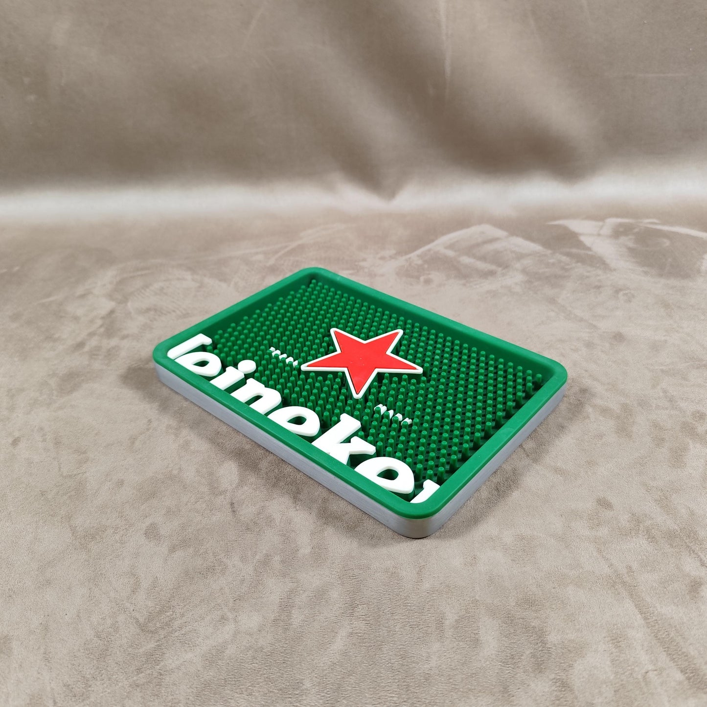 Tapis de bar HEINEKEN en plastique et aluminium Made in France Vintage 1980