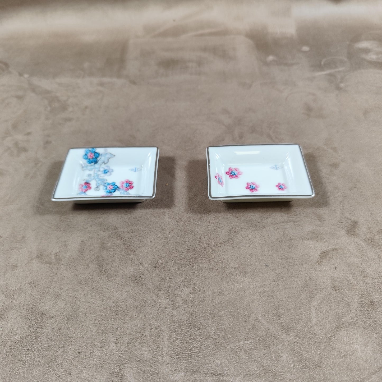 RARE Lot de 2 cendrier Van Cleef & Arpels en porcelaine vintage Made in France 2000