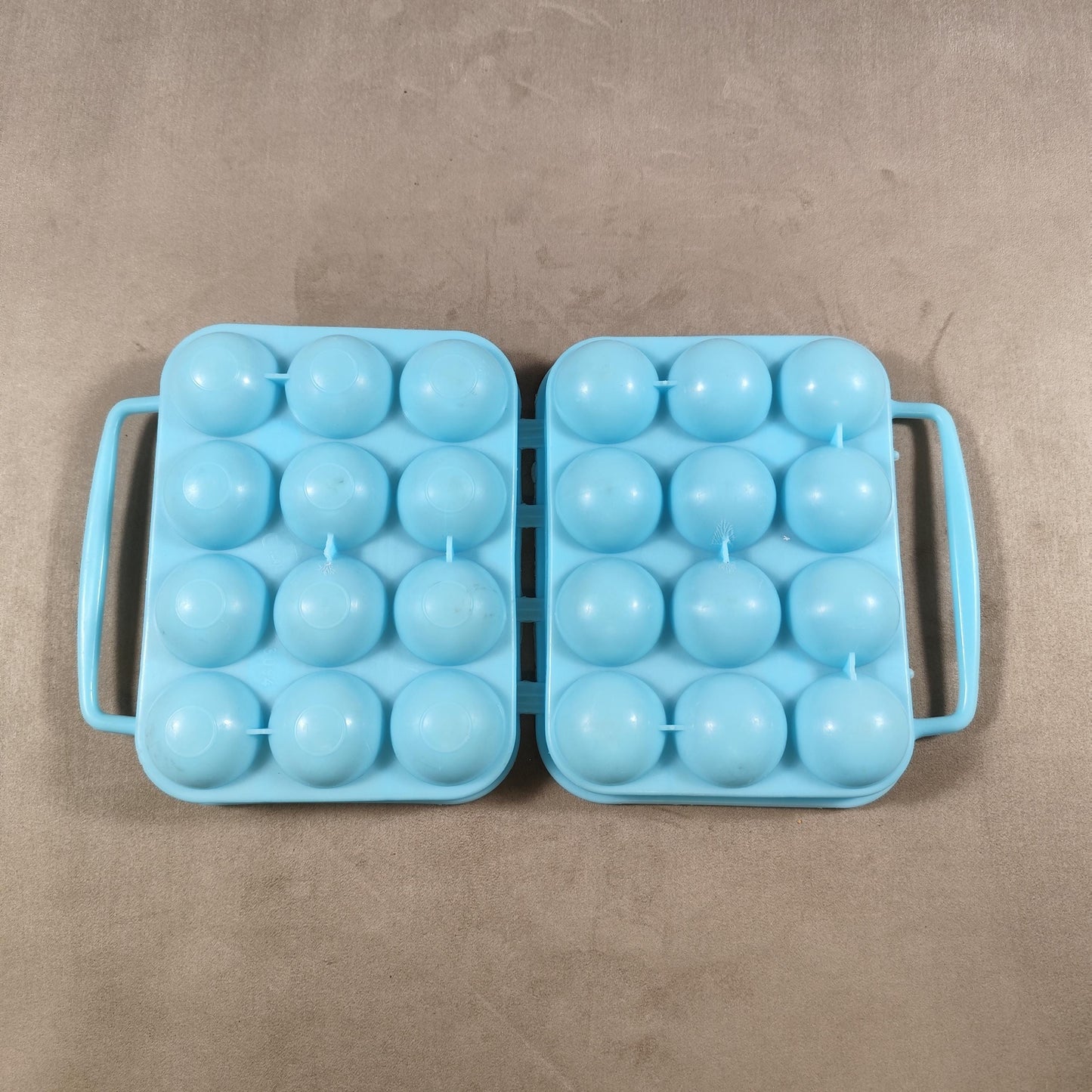 Boite à oeufs pour 12 oeufs en plastique bleu Syla Made in France Vintage 1970
