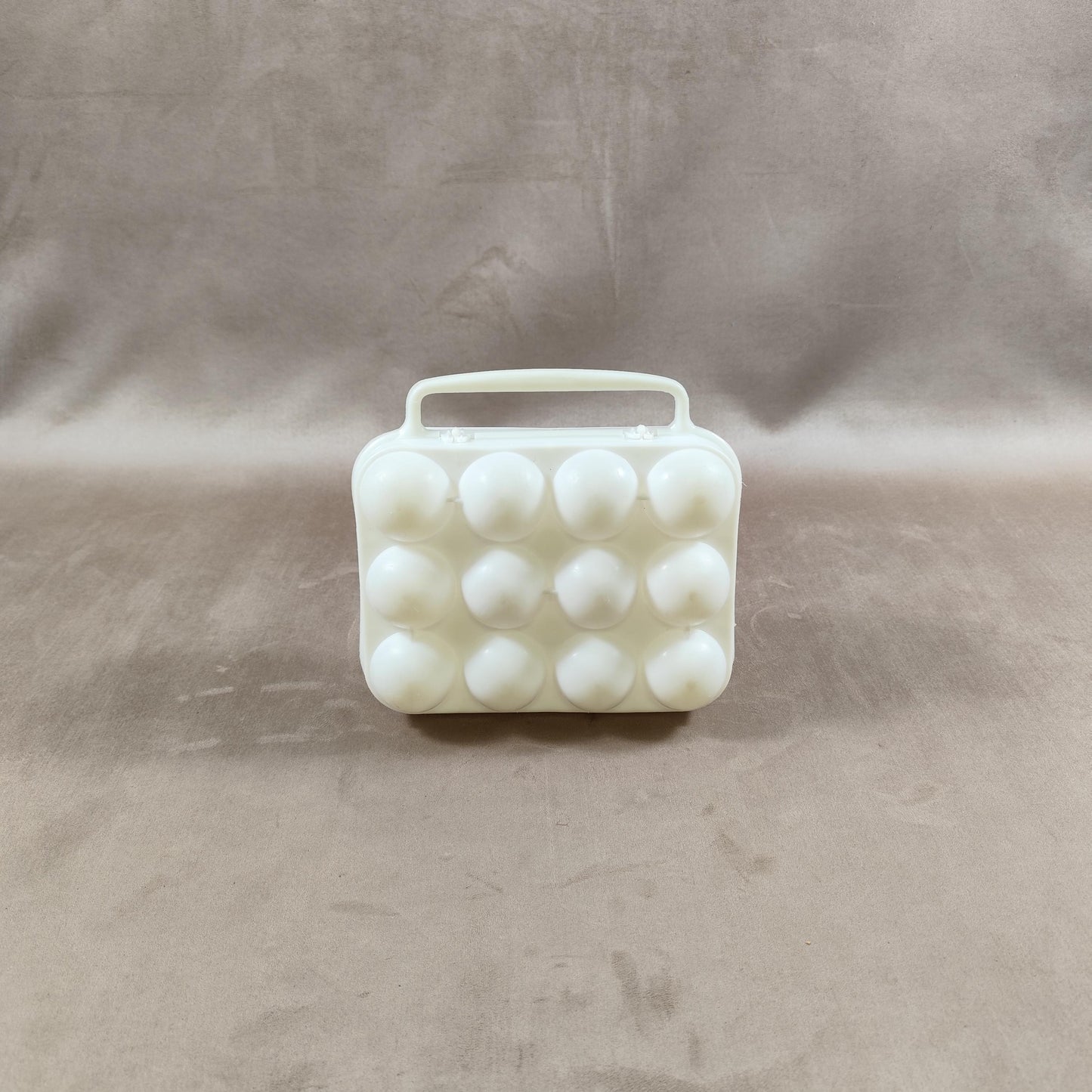 Boite à oeufs pour 12 oeufs en plastique blanc Made in France Vintage 1970
