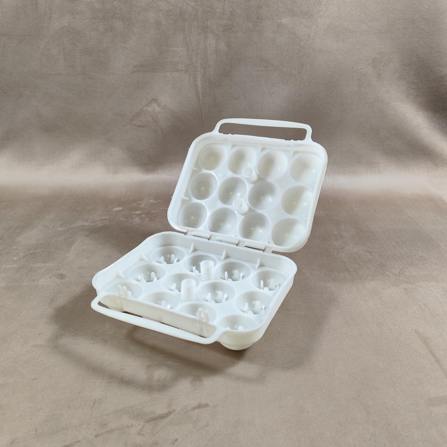 Boite à oeufs pour 12 oeufs en plastique blanc Made in France Vintage 1970