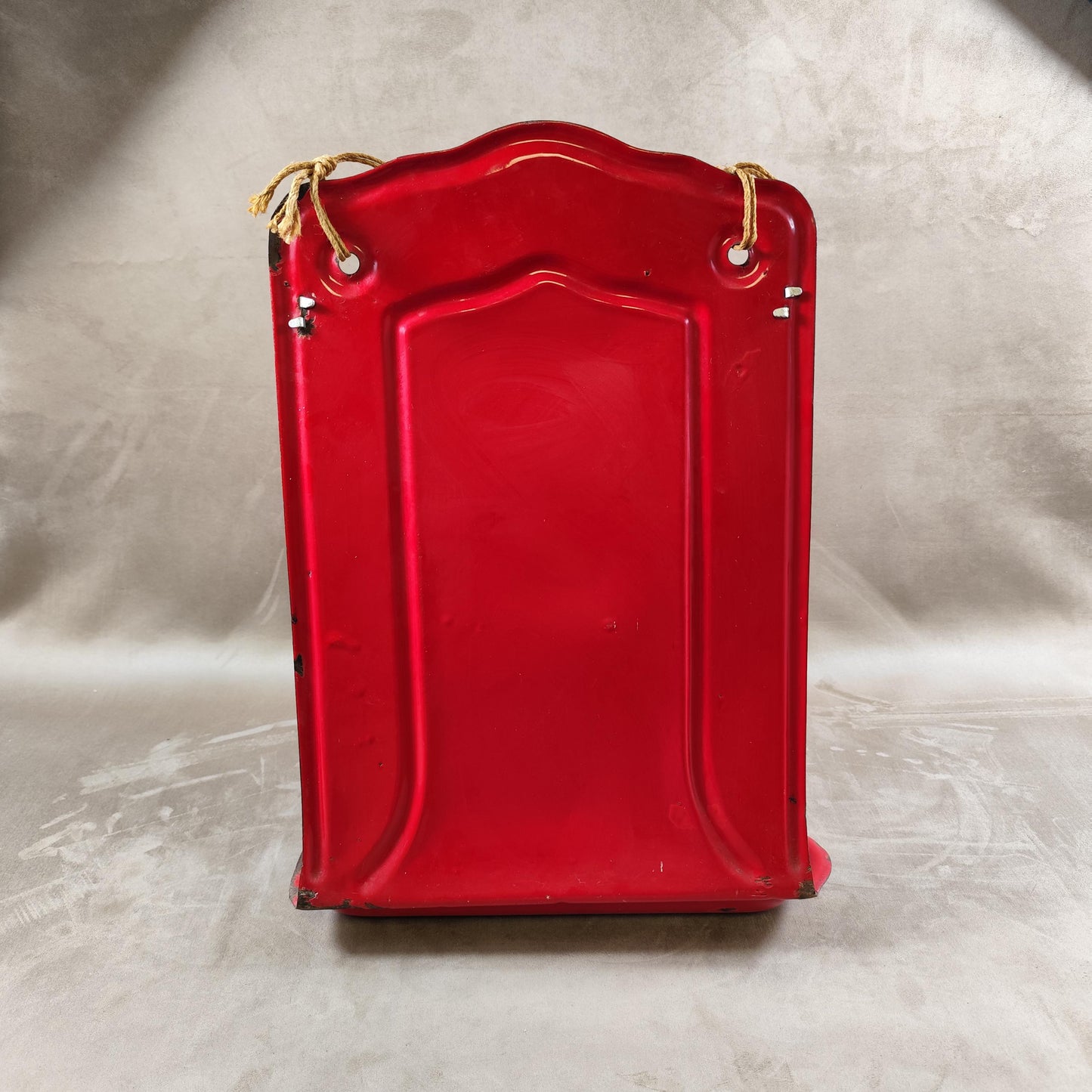 Support mural pour ustensiles de cuisine en émail damier Lustucru rouge , Made in France, Vintage 1950
