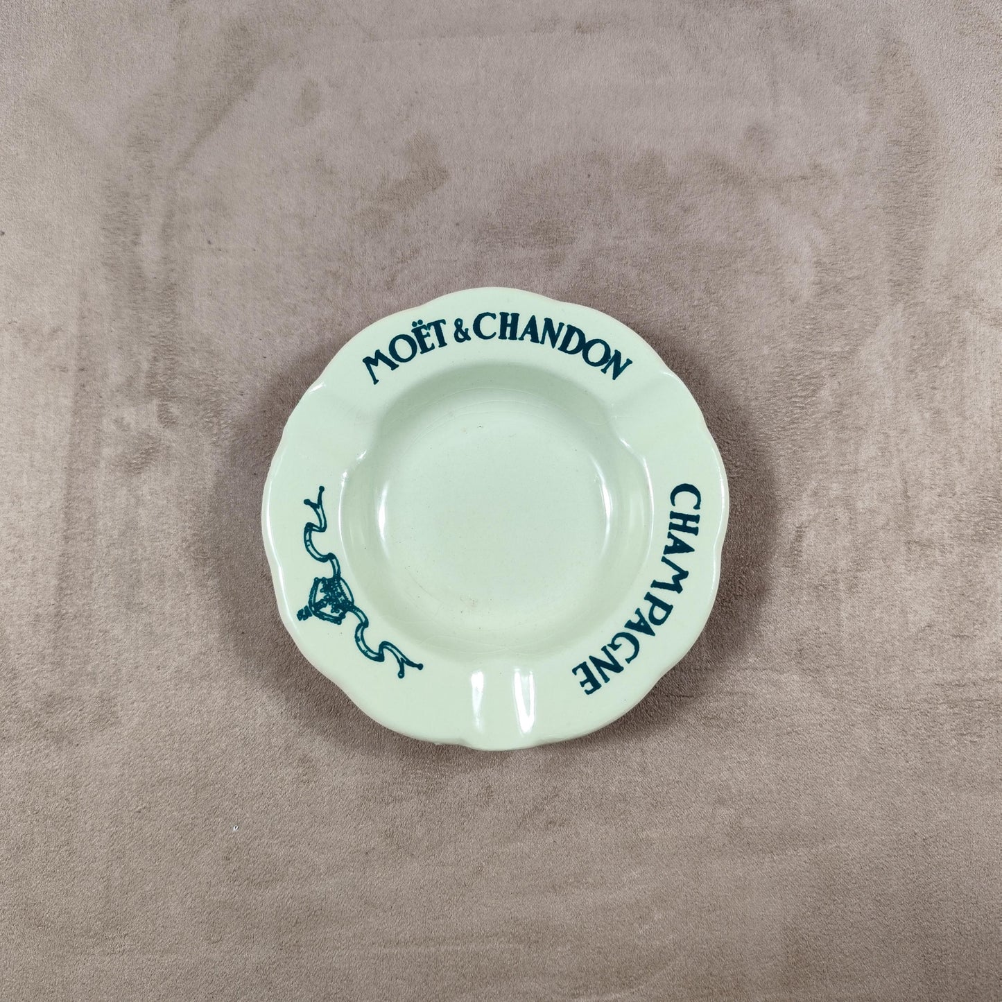 Cendrier champagne Moet & Chandon en faience verte Made in France Vintage 1960