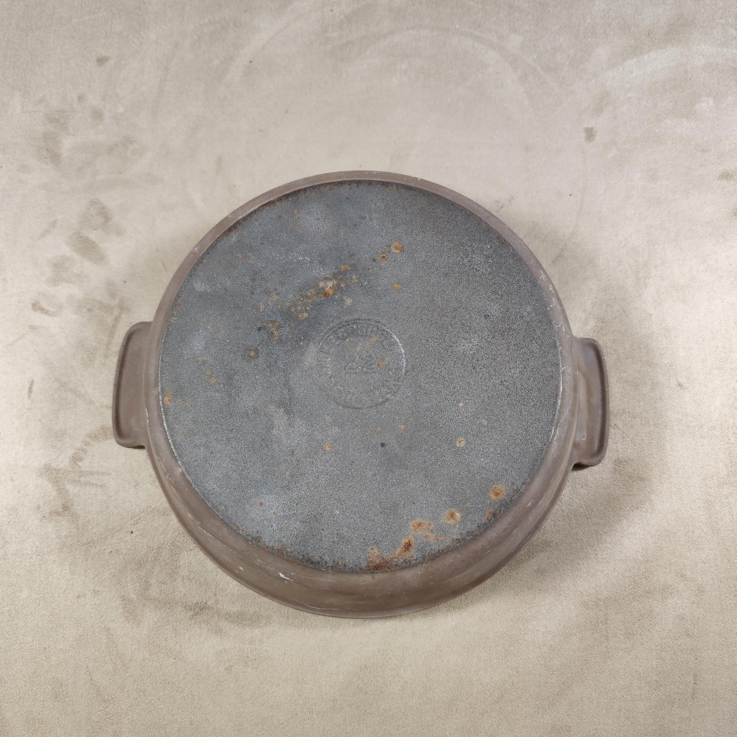 Plat en fonte émaillée marron Le Creuset Made in France Vintage 1970