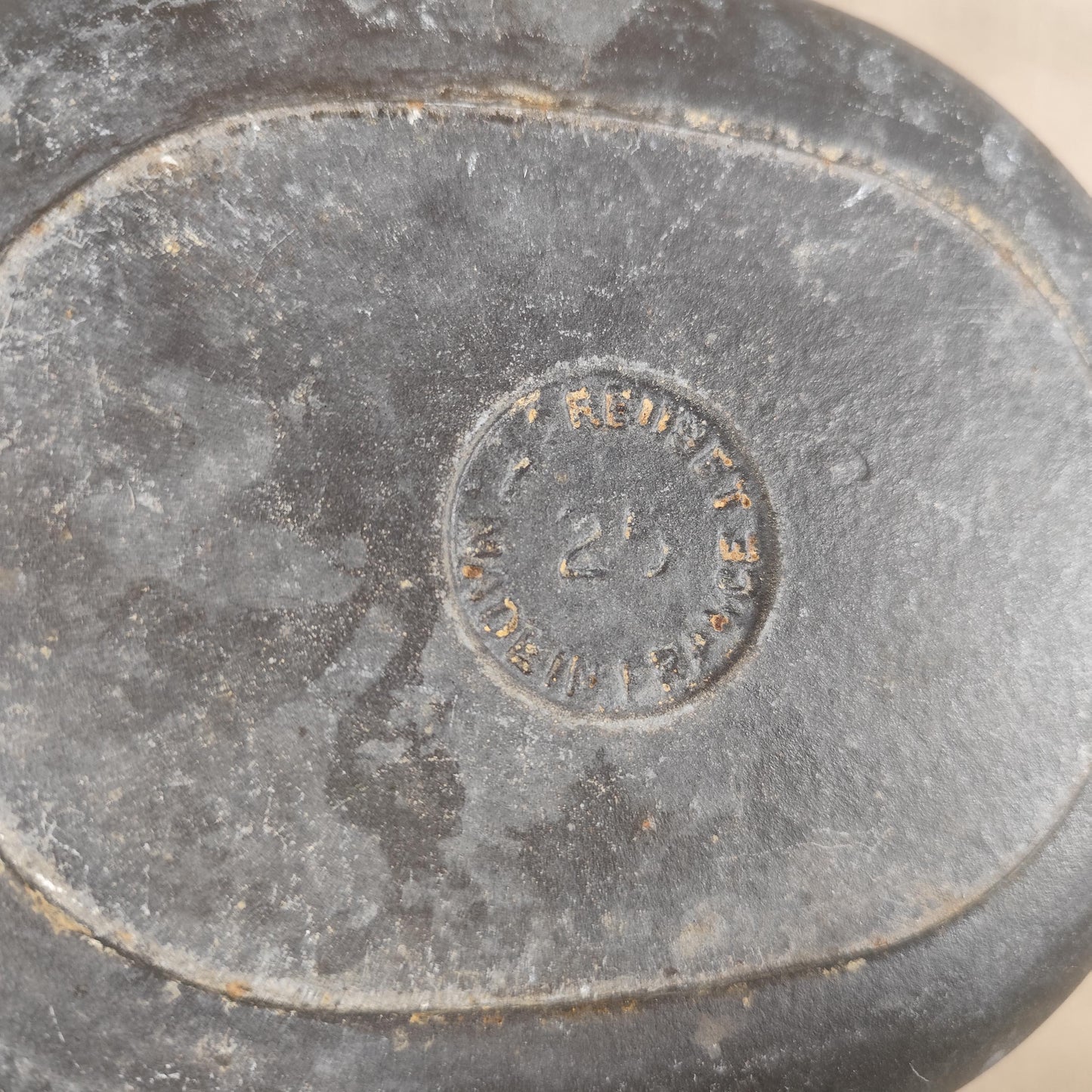 Cocotte LE CREUSET par Enzo Mari en fonte noire Made in France Vintage 1970