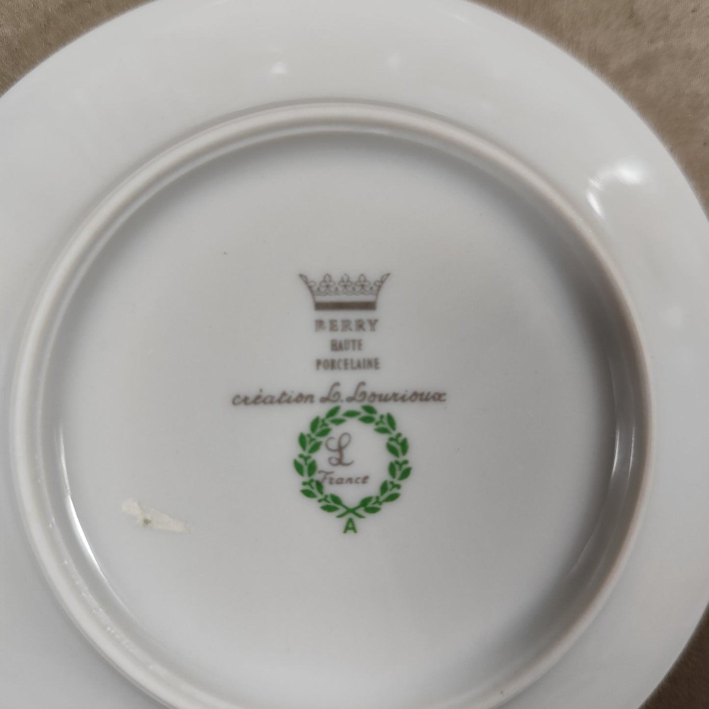 Service à cafe de 6 tasses et soucoupes à décor fleuri en Haute porcelaine du Berry par L.Lourioux 1950