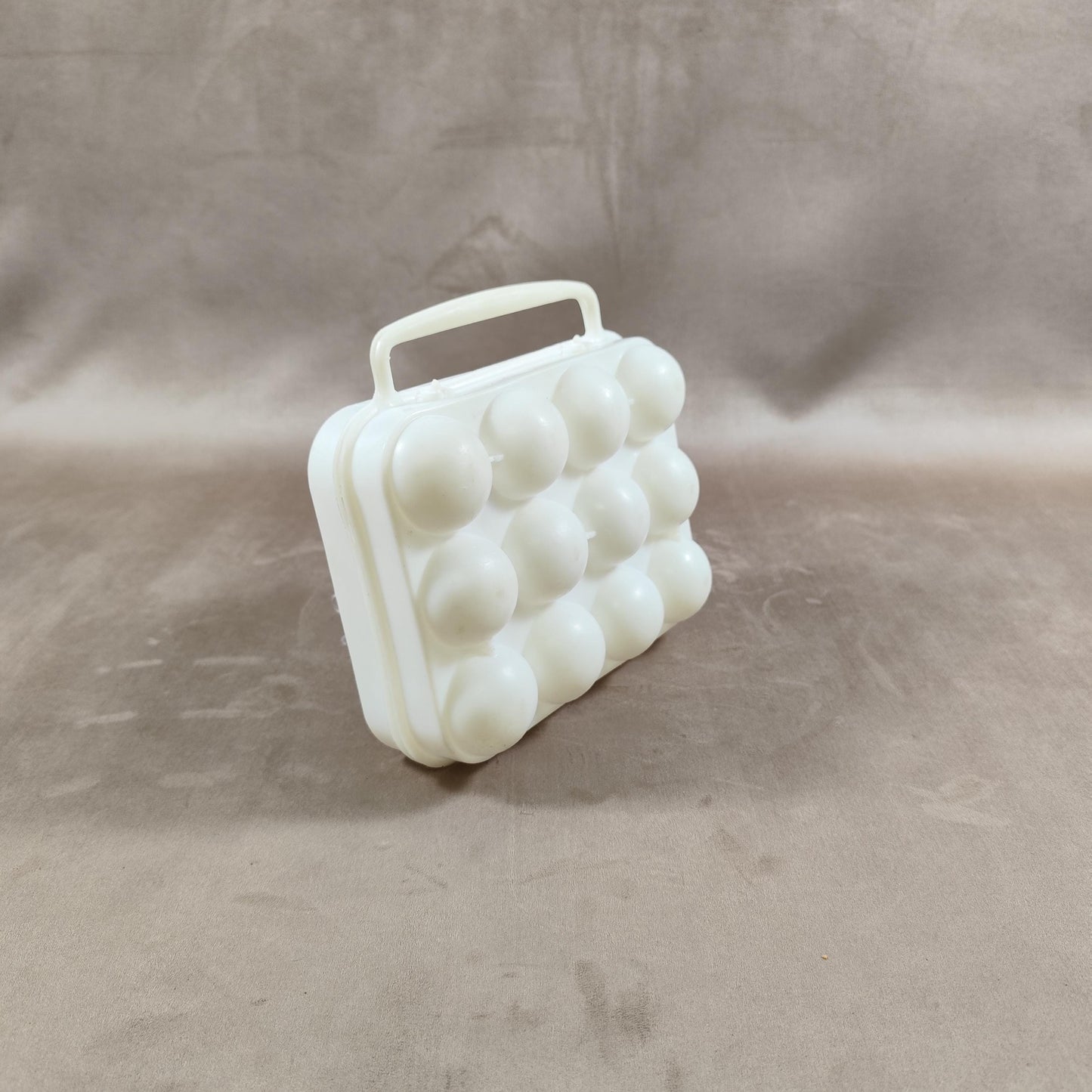 Boite à oeufs pour 12 oeufs en plastique blanc Made in France Vintage 1970